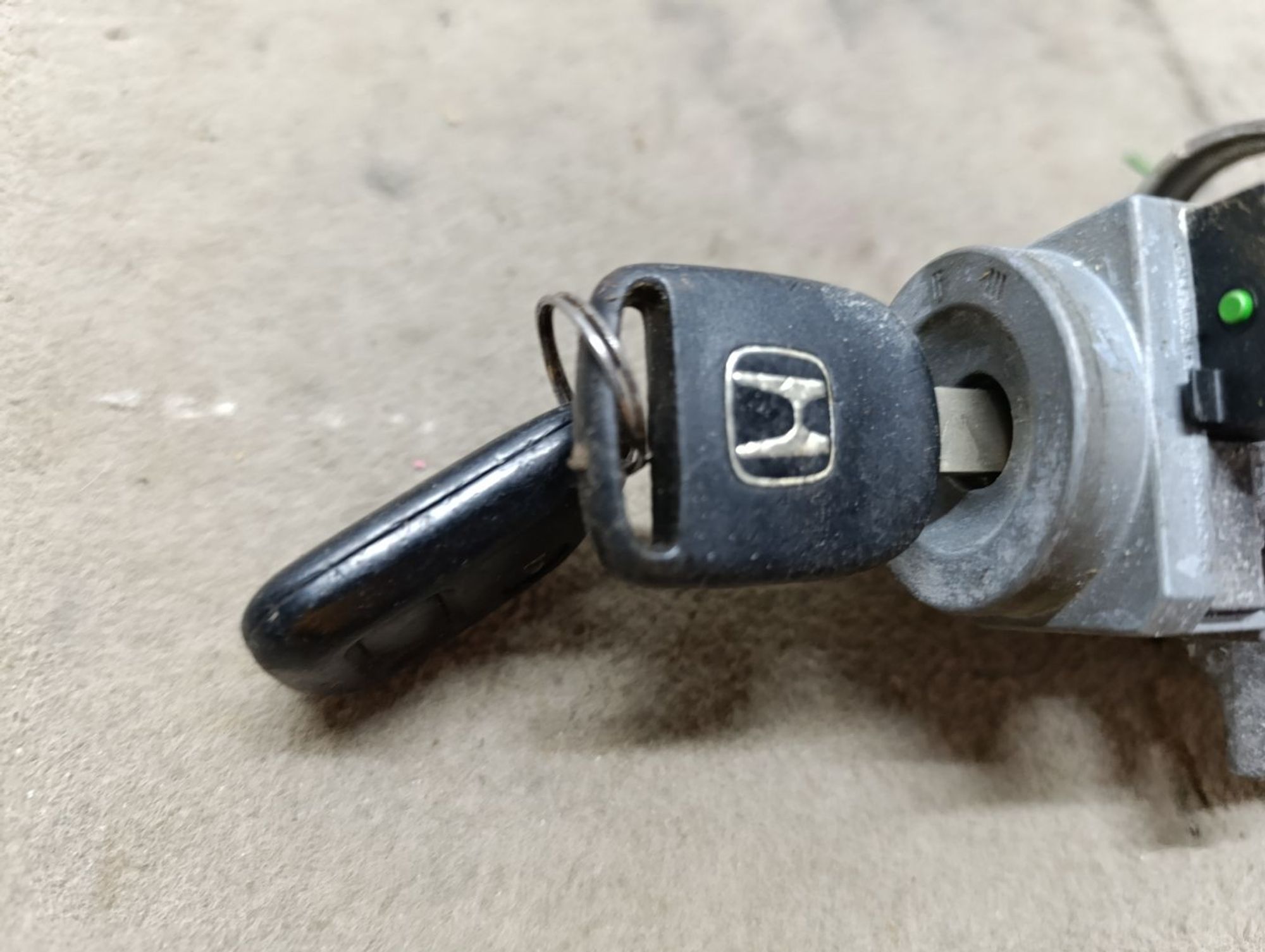 https://gcs.partsauto.market/rn-stockpro.appspot.com/thmbs/userImages/d9b05010c61782443e0b3e264cf05921/part/32c5f589-4842-4438-a0bc-f86b002f0848_1750247534154.jpg