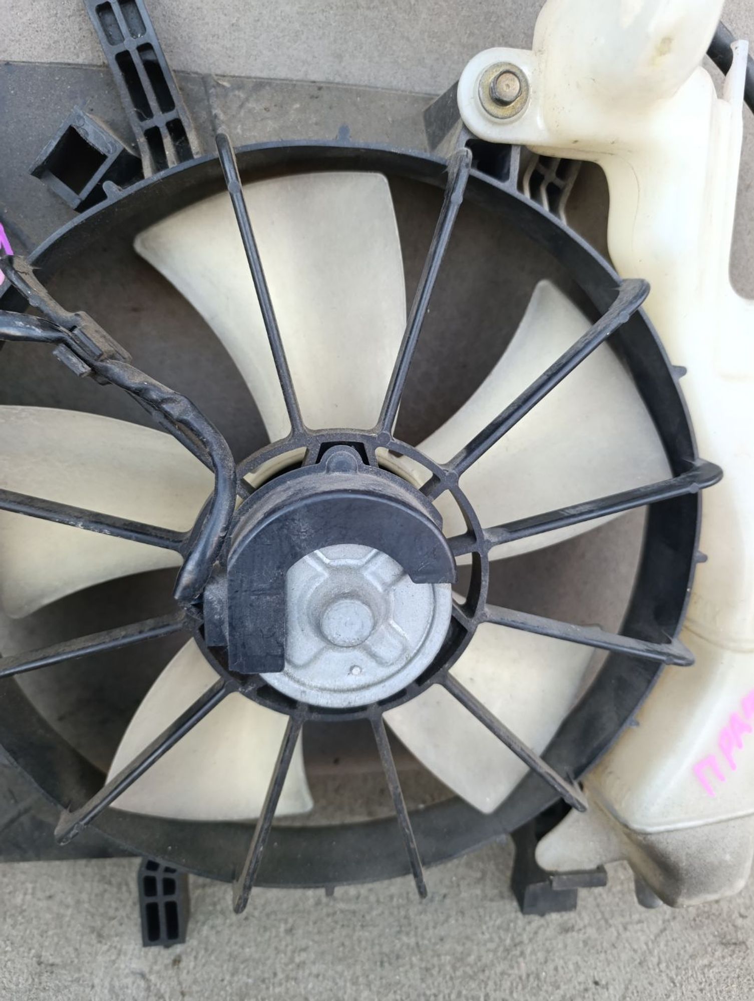 https://gcs.partsauto.market/rn-stockpro.appspot.com/thmbs/userImages/d9b05010c61782443e0b3e264cf05921/part/49b4d2d4-daa1-4549-95a3-455253f429c8_1737810947998.jpg
