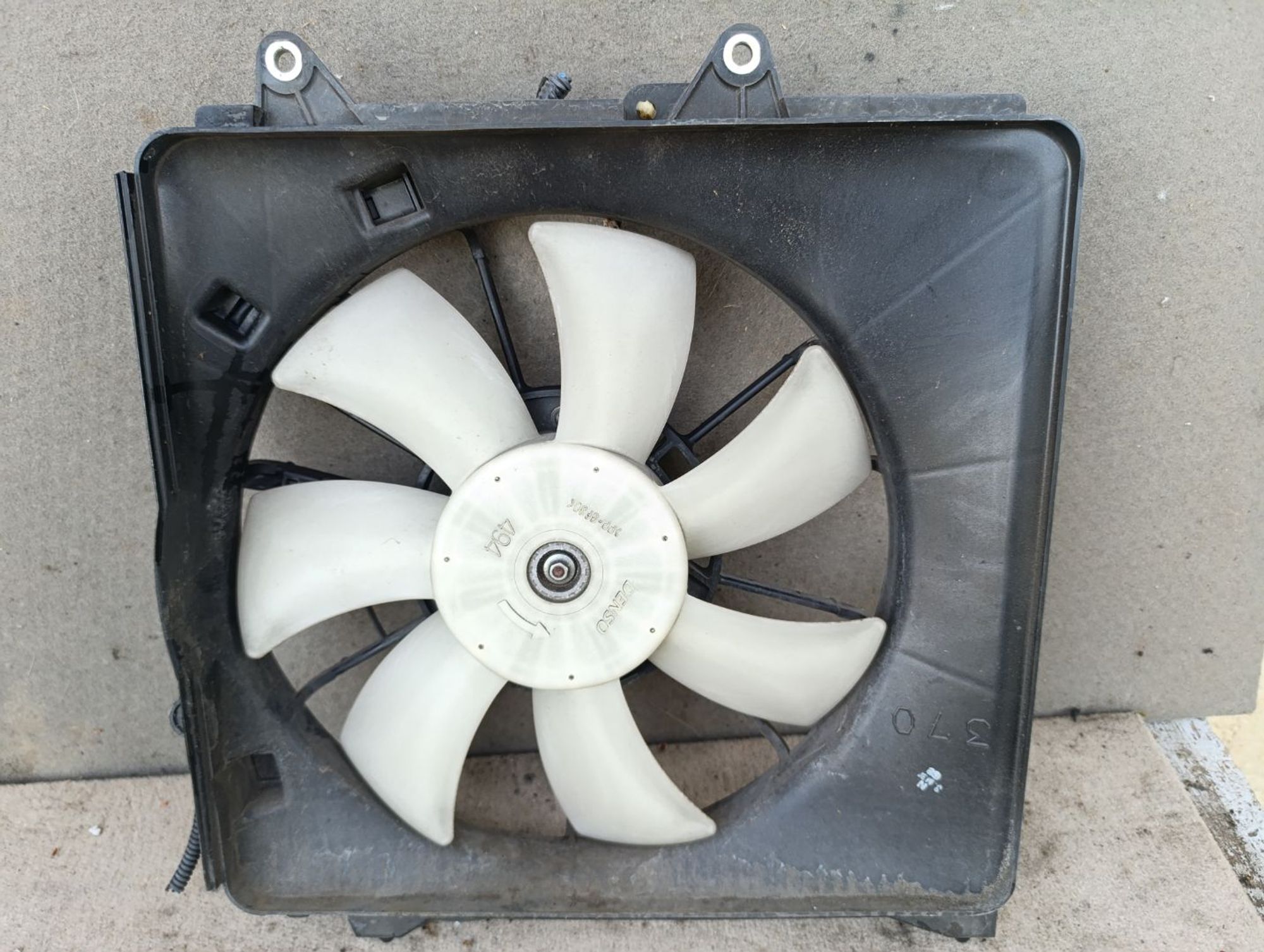 https://gcs.partsauto.market/rn-stockpro.appspot.com/thmbs/userImages/d9b05010c61782443e0b3e264cf05921/part/9a515d1d-88cc-4b3d-a3e7-81b5598b1dbc_1748959766319.jpg