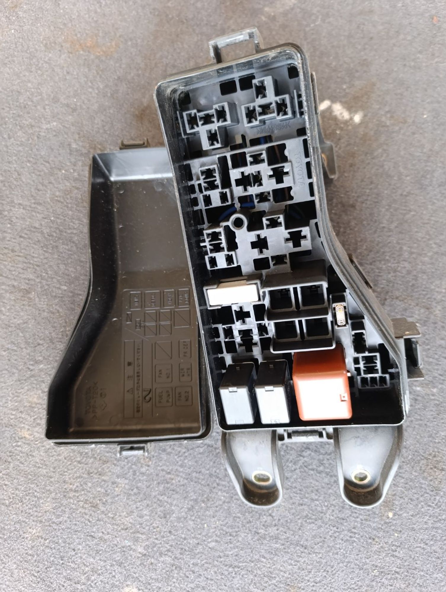 https://gcs.partsauto.market/rn-stockpro.appspot.com/thmbs/userImages/d9b05010c61782443e0b3e264cf05921/part/a7c1d858-d4f4-4fad-a43e-8eb52c25d26e_1740912533324.jpg