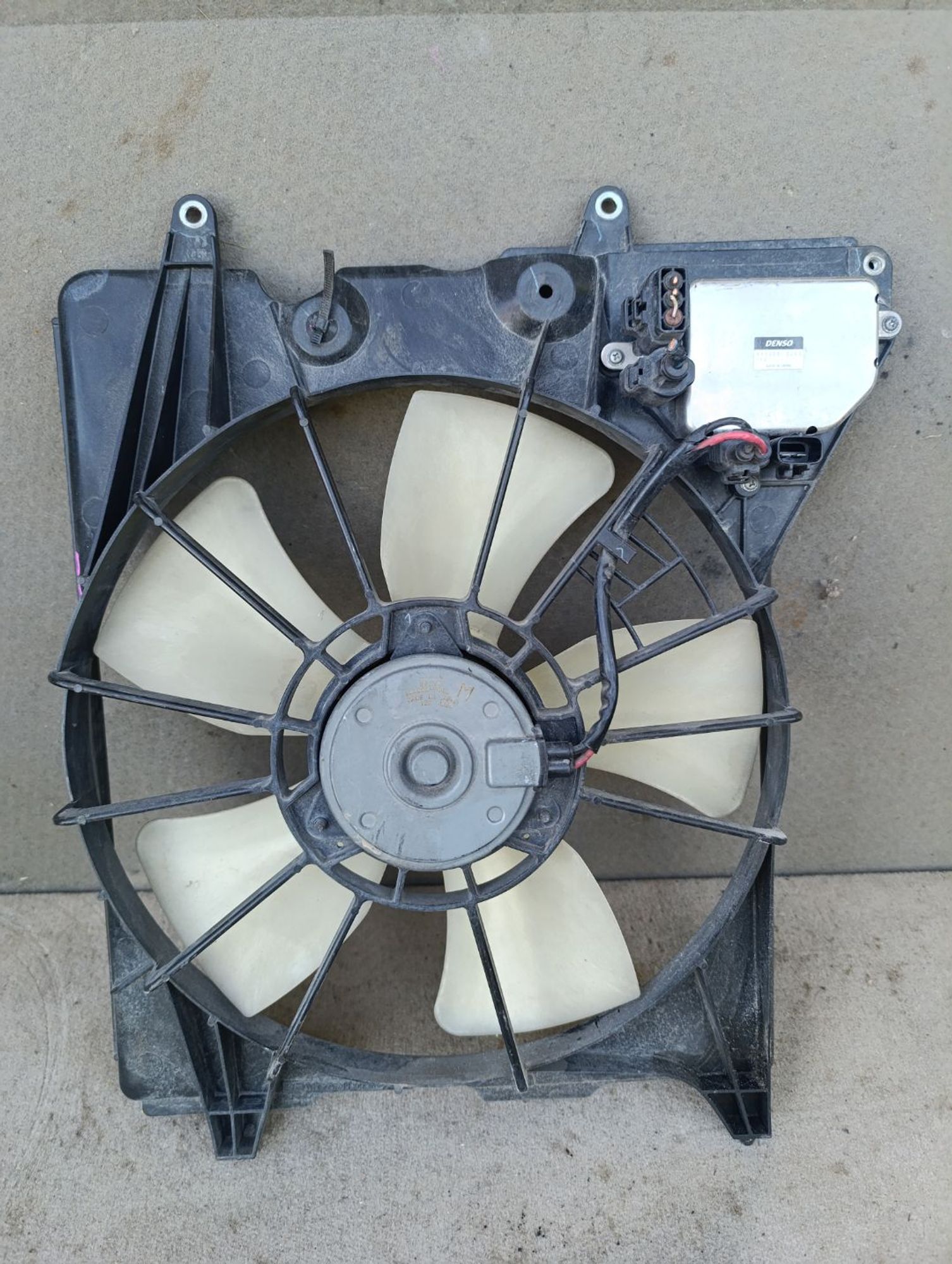 https://gcs.partsauto.market/rn-stockpro.appspot.com/thmbs/userImages/d9b05010c61782443e0b3e264cf05921/part/e30b67e2-c6bc-4105-a9ae-82d0f4218b7e_1748698349325.jpg