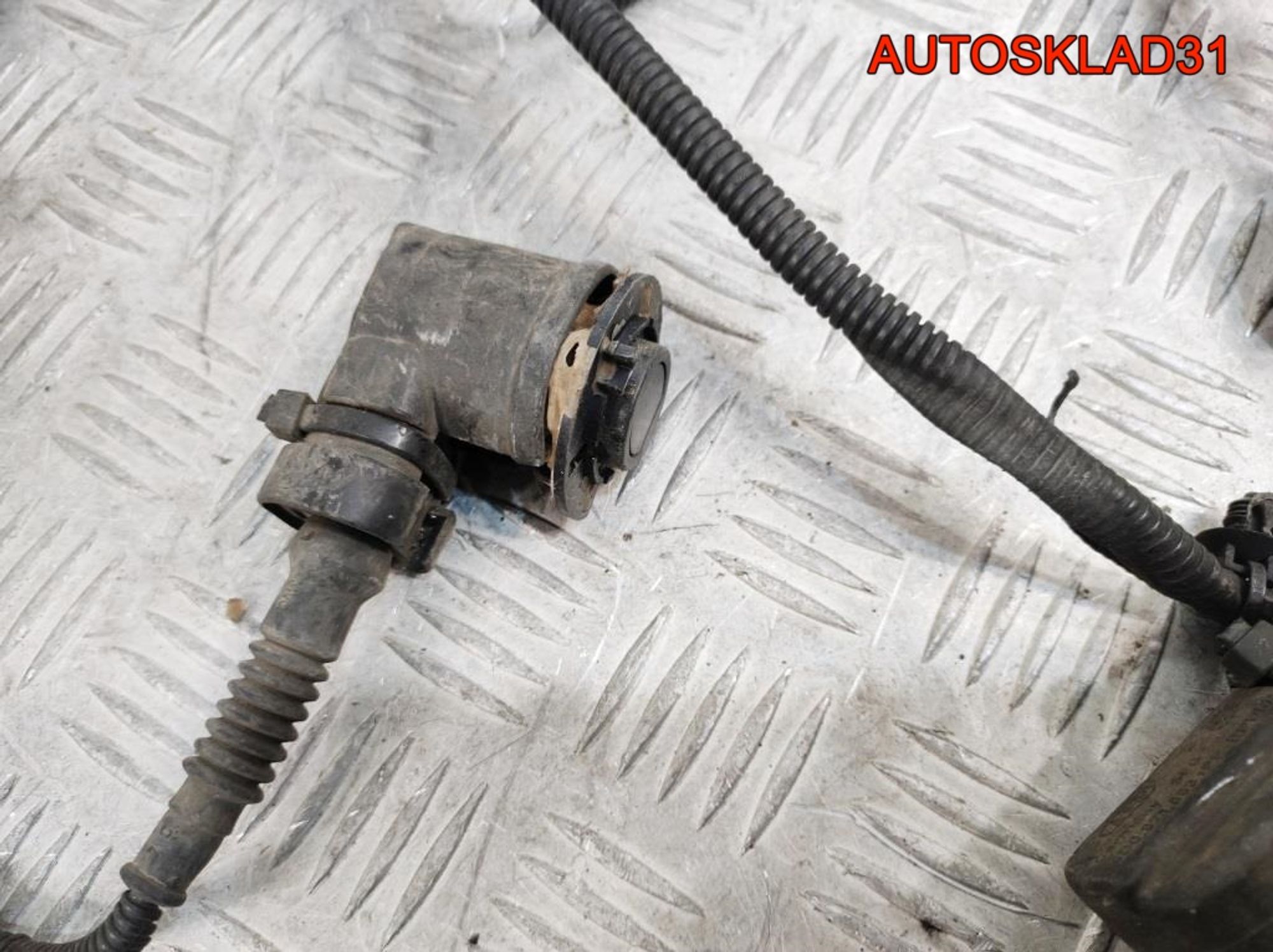 https://gcs.partsauto.market/rn-stockpro.appspot.com/thmbs/userImages/edda01b21c13eaa6671738306aa09410/part/2127dc90-01c2-44a1-92f9-5c029850c72c_1743691573937.jpg