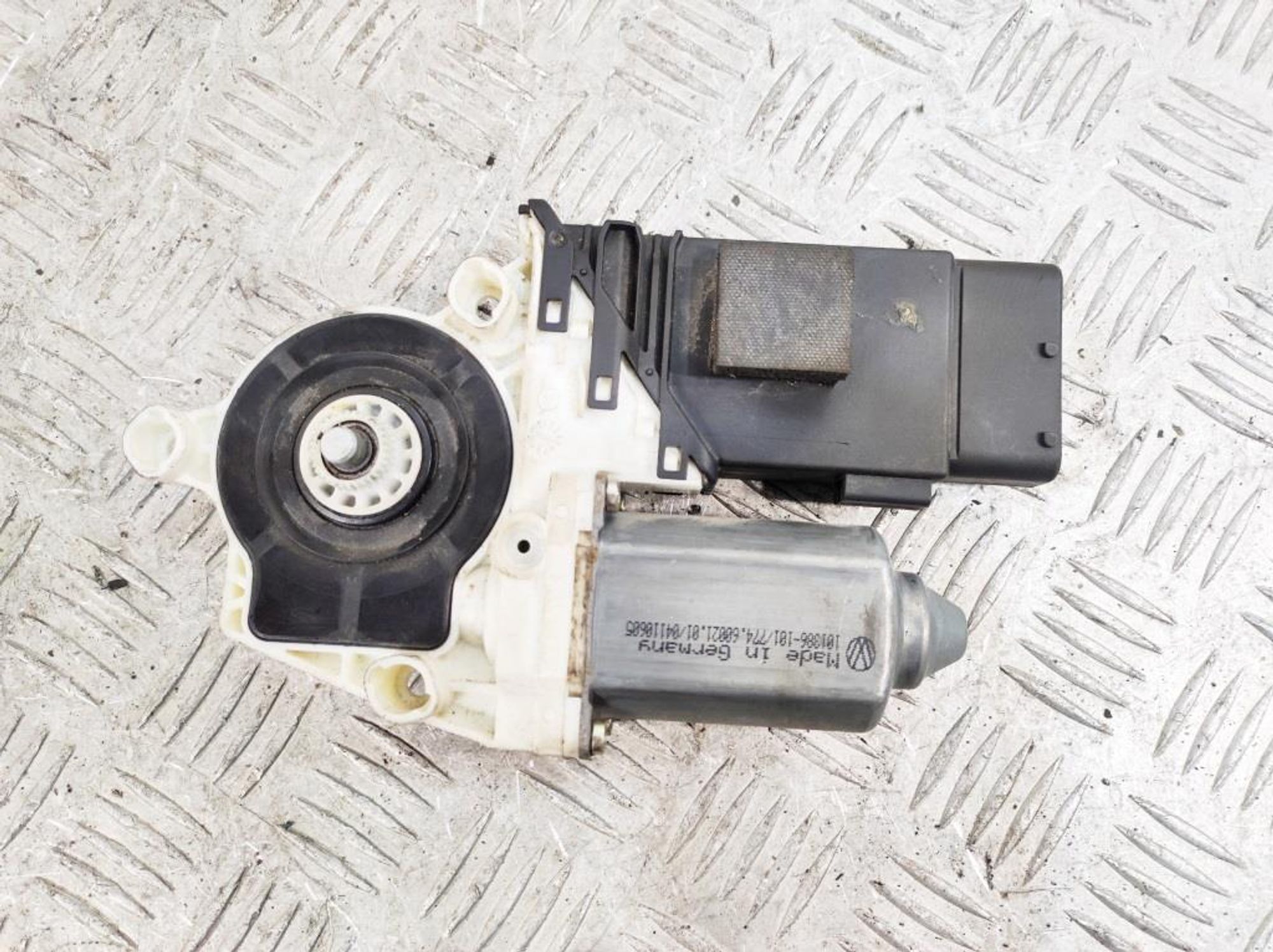 https://gcs.partsauto.market/rn-stockpro.appspot.com/thmbs/userImages/edda01b21c13eaa6671738306aa09410/part/9c77361a-6235-4061-87e3-020001530dc5_1744887734146.jpg