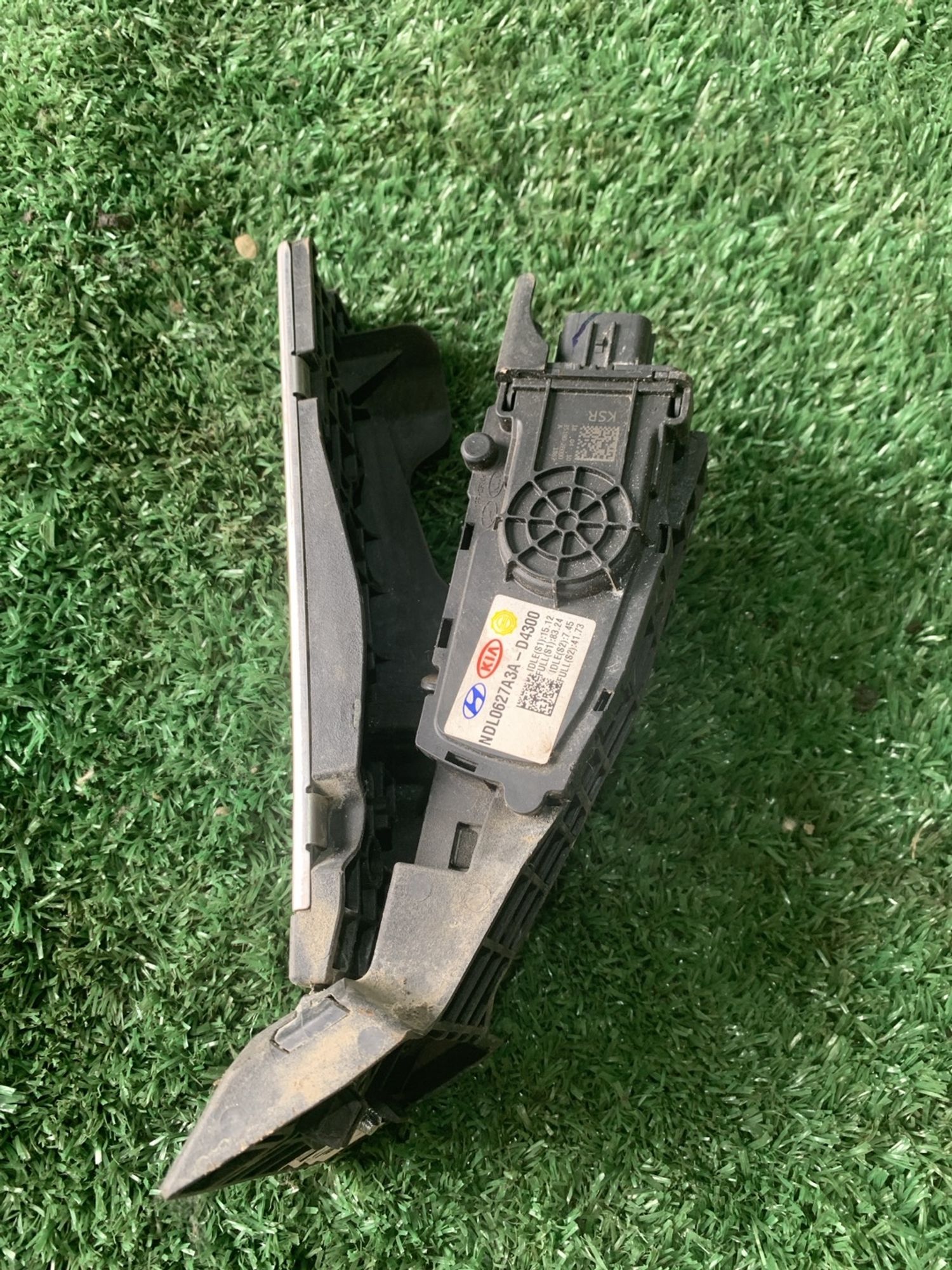 https://gcs.partsauto.market/rn-stockpro.appspot.com/thmbs/userImages/f92b14355489e3b224da6399a17e0798/part/31b932ed-91d8-4d3f-8131-7e4b7d507b99_1749711869827.jpg