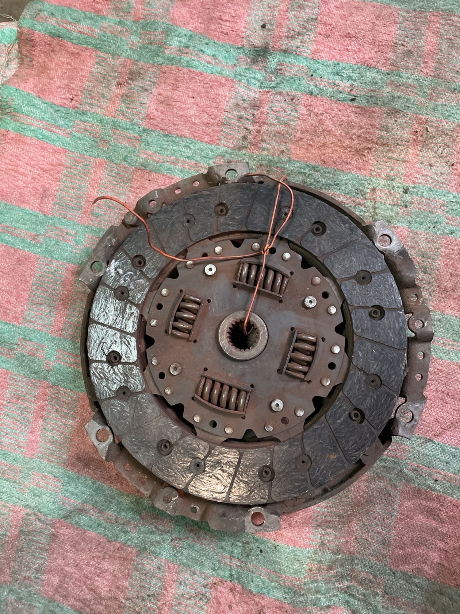 https://gcs.partsauto.market/rn-stockpro.appspot.com/thmbs/userImages/f92b14355489e3b224da6399a17e0798/part/4fae3838-ff43-43d1-bcf0-0f4c2d57c02c_1746183411306.jpg