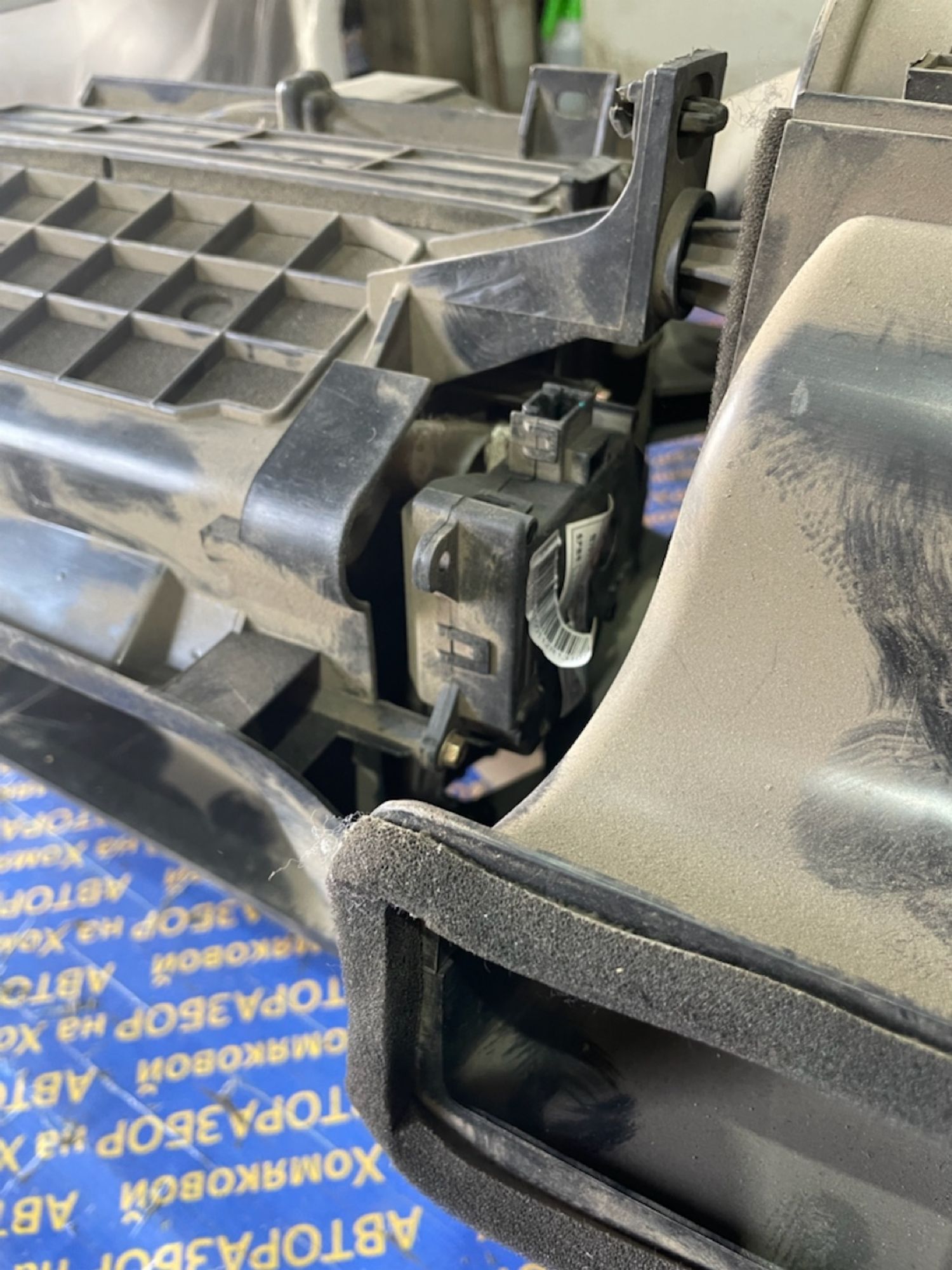 https://gcs.partsauto.market/rn-stockpro.appspot.com/thmbs/userImages/f92b14355489e3b224da6399a17e0798/part/6e7e1fc7-d307-4c4a-866d-87f95f4eeb4f_1746087443053.jpg