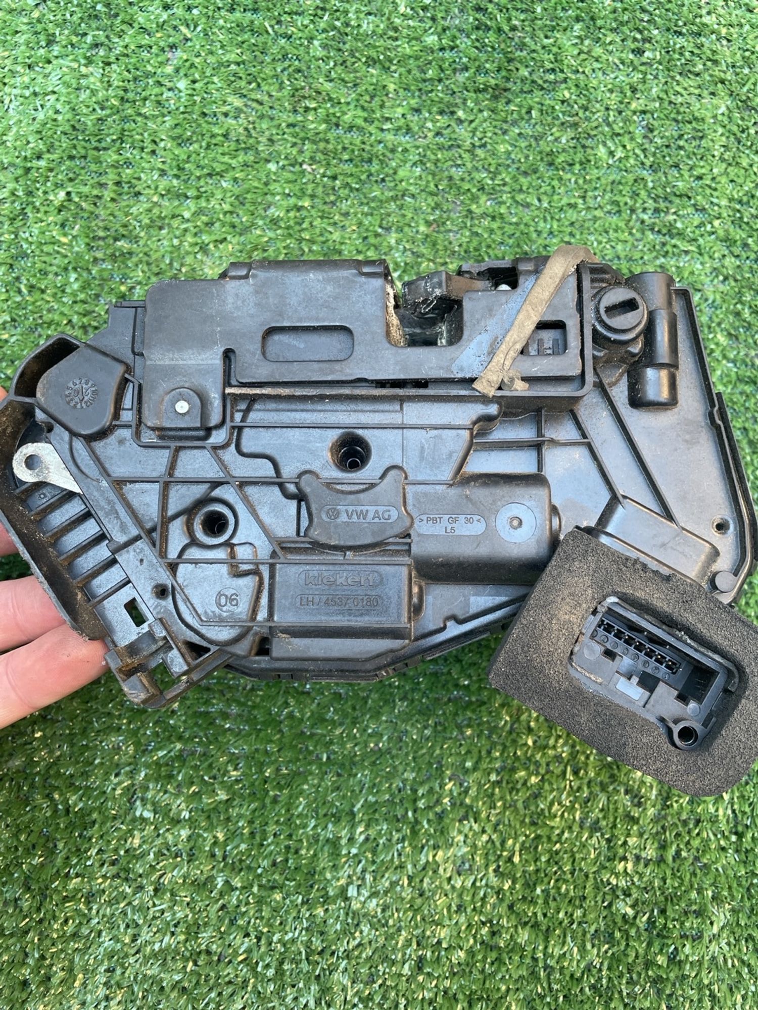 https://gcs.partsauto.market/rn-stockpro.appspot.com/thmbs/userImages/f92b14355489e3b224da6399a17e0798/part/846cc663-bfad-4c50-83dd-3936e9c19286_1747394041651.jpg