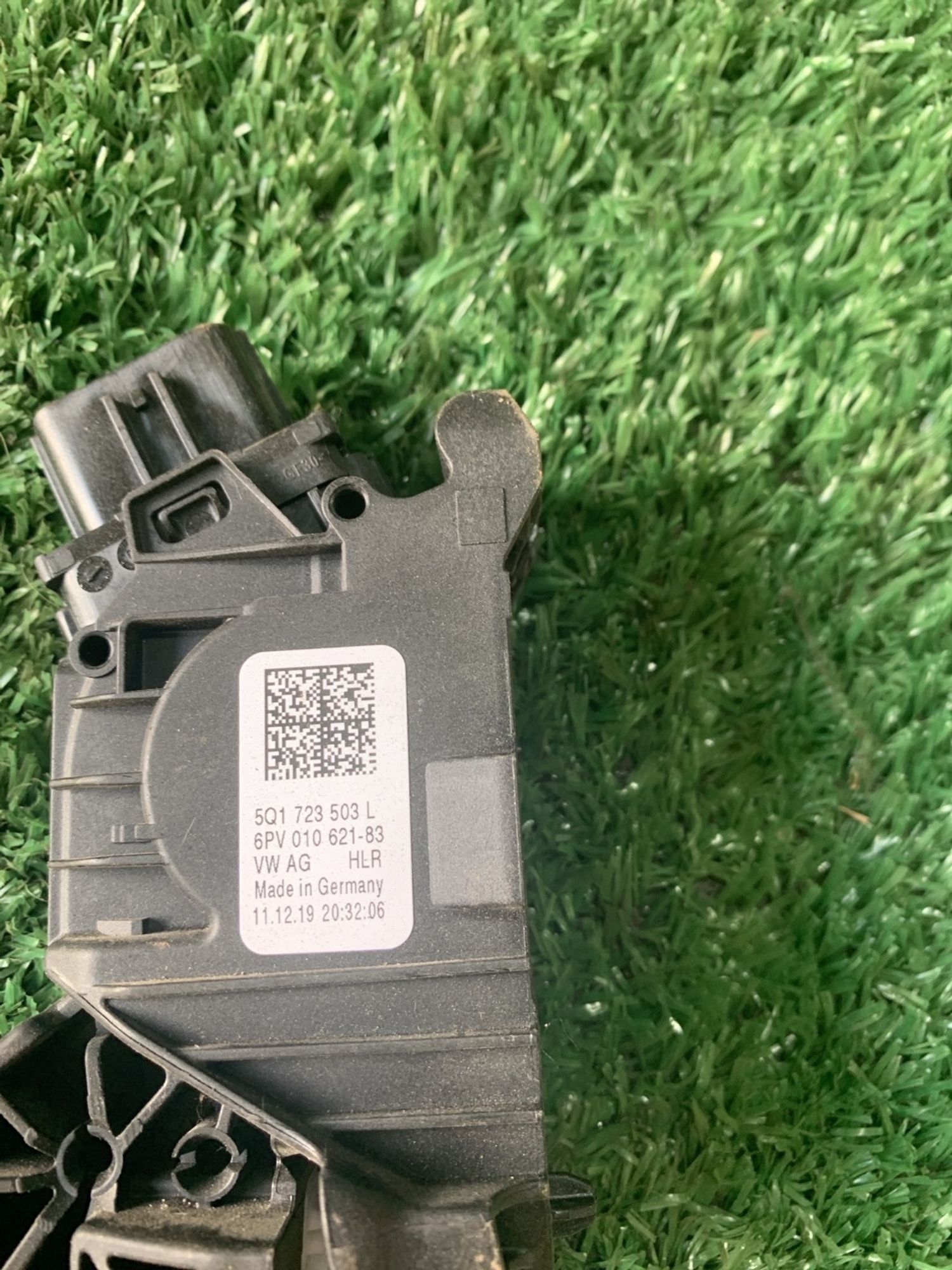 https://gcs.partsauto.market/rn-stockpro.appspot.com/thmbs/userImages/f92b14355489e3b224da6399a17e0798/part/8c5660dd-b8fd-4489-bb0b-66b930714eaf_1749708949655.jpg