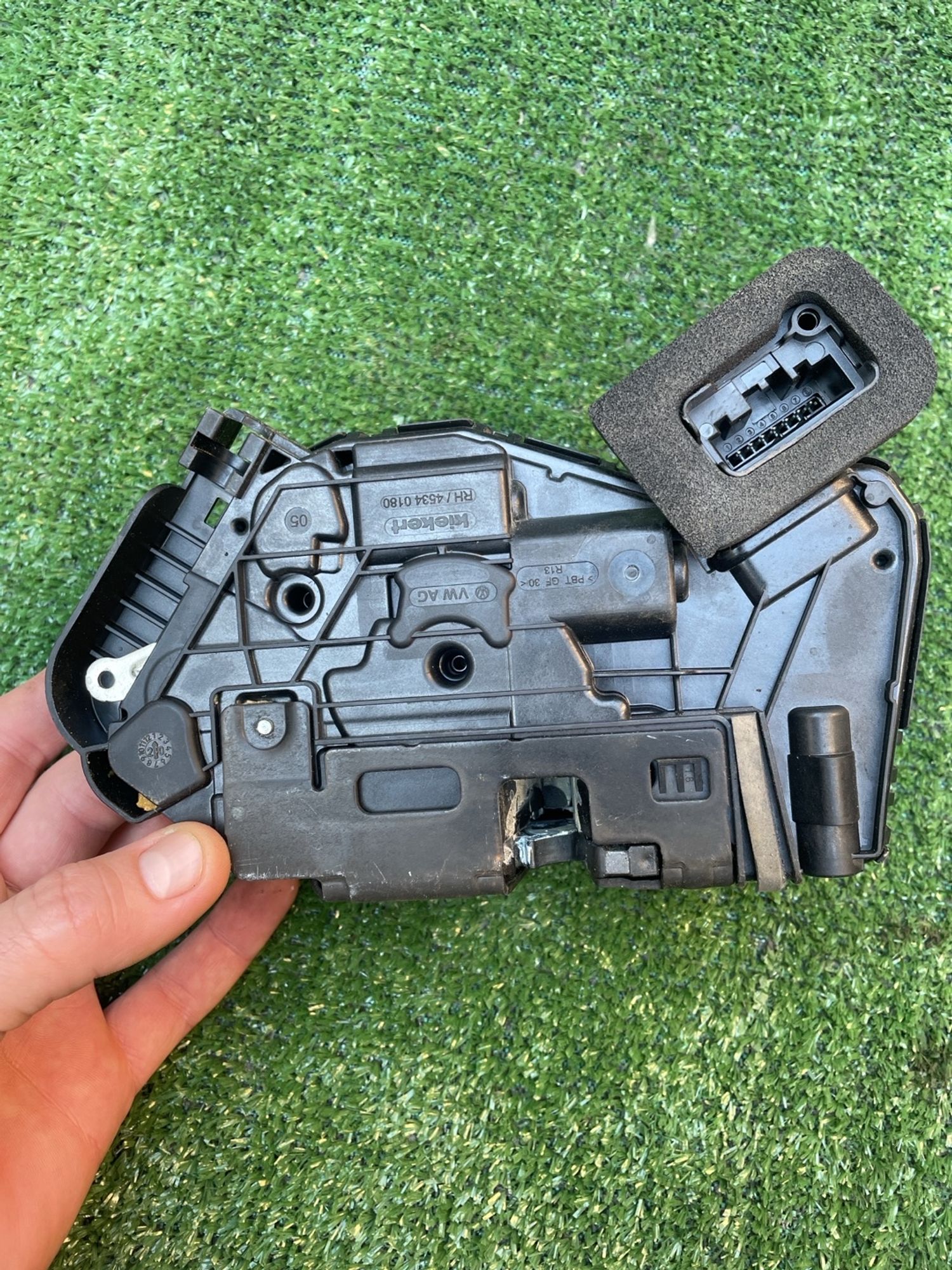 https://gcs.partsauto.market/rn-stockpro.appspot.com/thmbs/userImages/f92b14355489e3b224da6399a17e0798/part/91573f78-ce58-4435-aba3-b138f93a5881_1747394022735.jpg