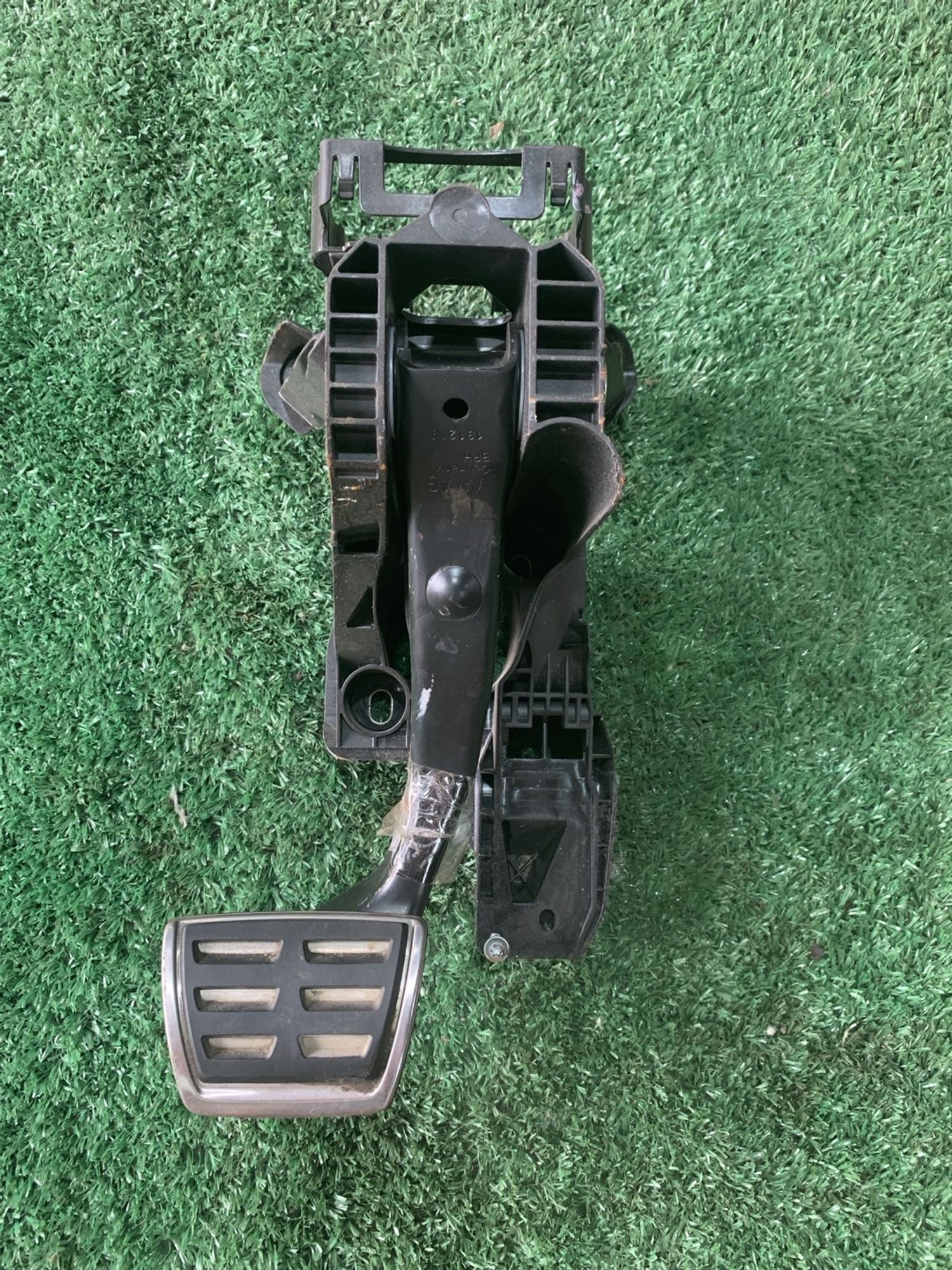 https://gcs.partsauto.market/rn-stockpro.appspot.com/thmbs/userImages/f92b14355489e3b224da6399a17e0798/part/984801f0-6e7c-4402-aa44-699ddafcf6ca_1749712541333.jpg
