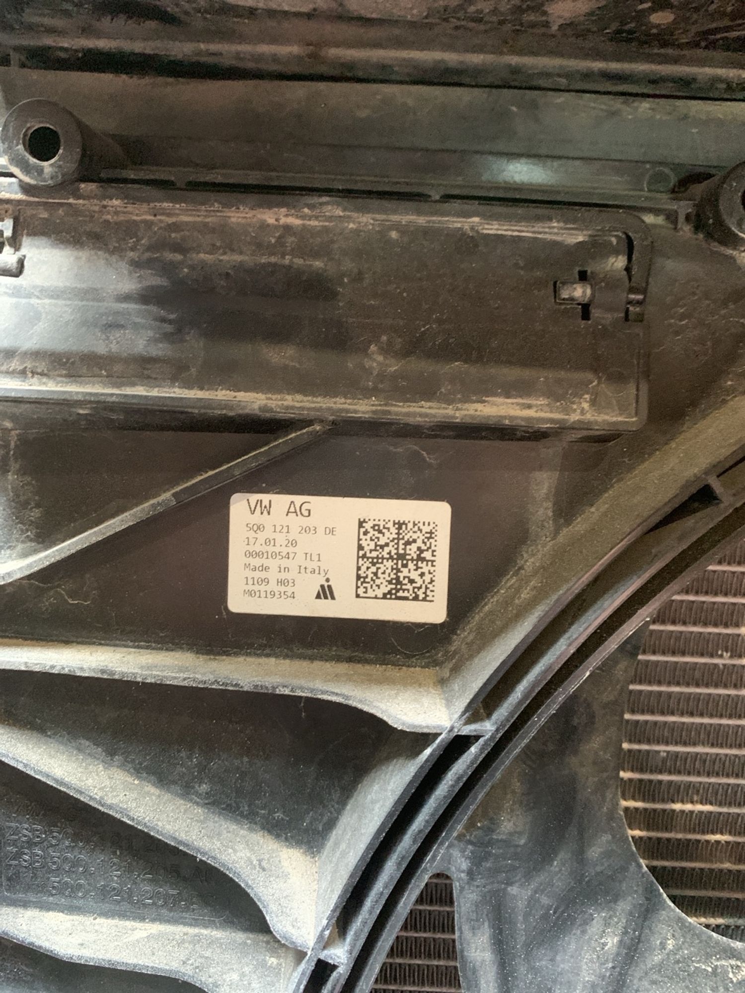 https://gcs.partsauto.market/rn-stockpro.appspot.com/thmbs/userImages/f92b14355489e3b224da6399a17e0798/part/99f78de4-2815-4426-8d7b-f92d2cbdda0a_1749027271347.jpg