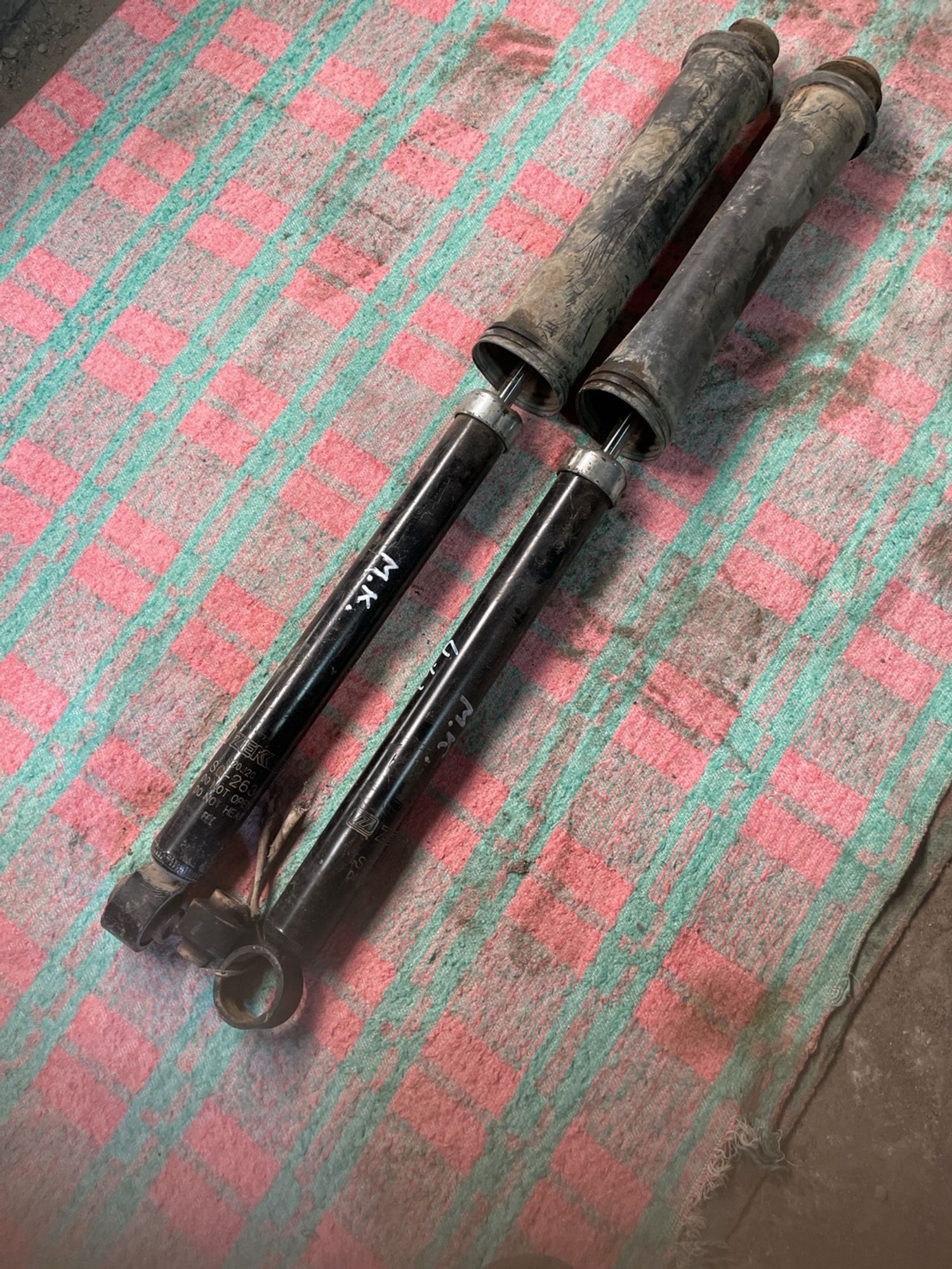 https://gcs.partsauto.market/rn-stockpro.appspot.com/thmbs/userImages/f92b14355489e3b224da6399a17e0798/part/a5c68519-3a63-4b1d-ae2e-ded52f1ac03f_1746281456930.jpg