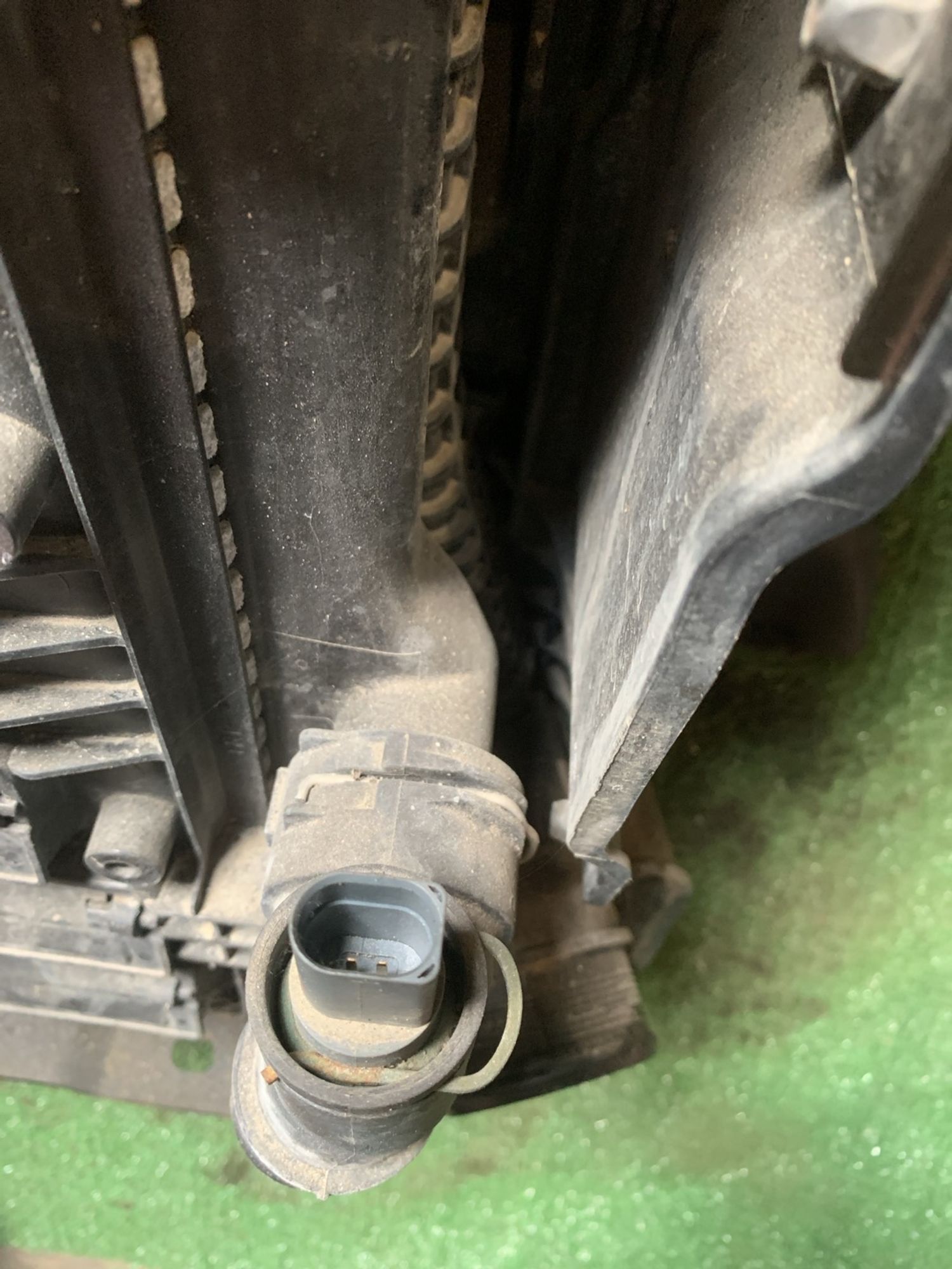 https://gcs.partsauto.market/rn-stockpro.appspot.com/thmbs/userImages/f92b14355489e3b224da6399a17e0798/part/a7cc9d6b-e976-4890-97de-6033f6d8c0fd_1749027413658.jpg