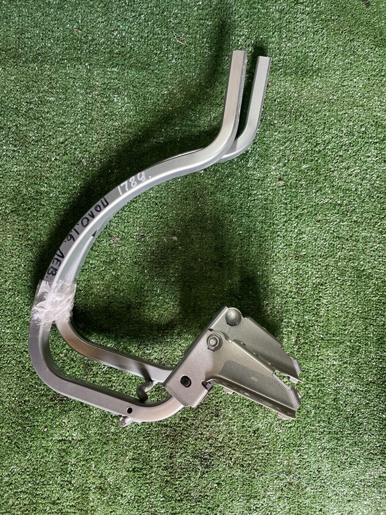 https://gcs.partsauto.market/rn-stockpro.appspot.com/thmbs/userImages/f92b14355489e3b224da6399a17e0798/part/d6f0679c-164a-42dc-9a36-7ac5cf242ba2_1747220573259.jpg