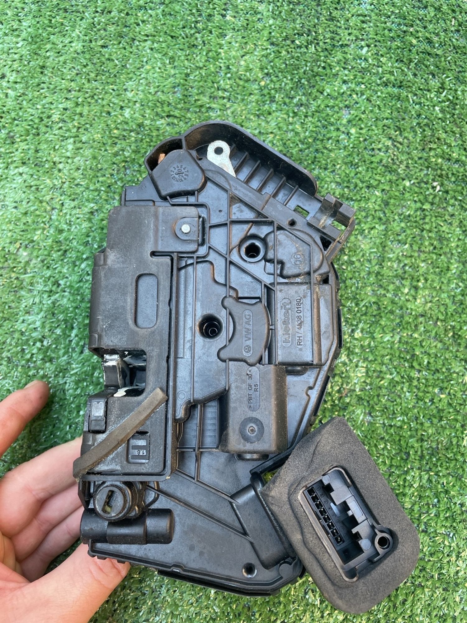 https://gcs.partsauto.market/rn-stockpro.appspot.com/thmbs/userImages/f92b14355489e3b224da6399a17e0798/part/db00b931-1ce5-495b-a2bc-7d8ed3637d32_1747465058019.jpg