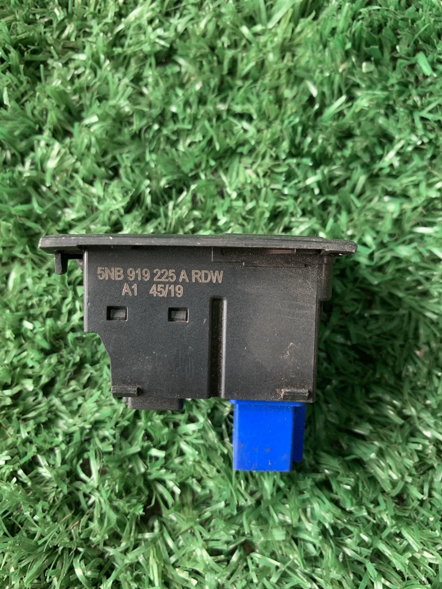 https://gcs.partsauto.market/rn-stockpro.appspot.com/thmbs/userImages/f92b14355489e3b224da6399a17e0798/part/e3e6298a-17df-4dc5-99d0-04dbd60547dc_1750064180524.jpg