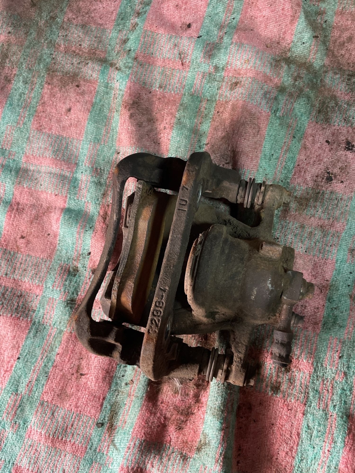 https://gcs.partsauto.market/rn-stockpro.appspot.com/thmbs/userImages/f92b14355489e3b224da6399a17e0798/part/f55b1c4a-46cc-42d2-9599-07a8755fb3bb_1746279143275.jpg