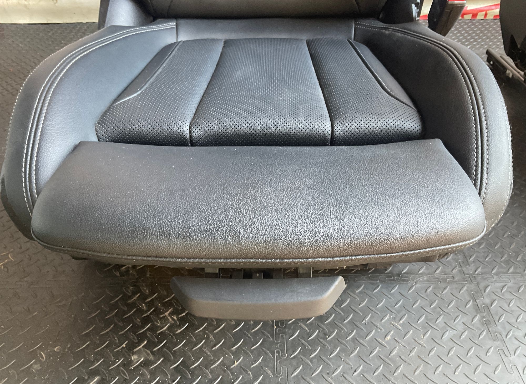 https://gcs.partsauto.market/rn-stockpro.appspot.com/thmbs/userImages/h353NjtZg3VDP19b5HMt7LlpbQ93/part/0cf30805-d3ad-4854-92f0-f6e57de063d0_1747900952006.jpg