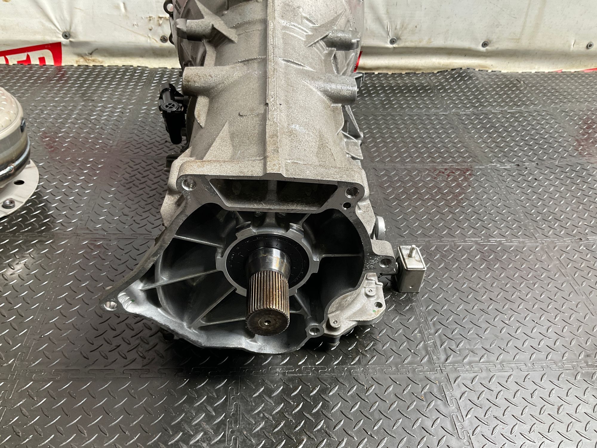 https://gcs.partsauto.market/rn-stockpro.appspot.com/thmbs/userImages/h353NjtZg3VDP19b5HMt7LlpbQ93/part/168ab567-dd85-4d60-8a3e-716a34dd75a1_1747739068840.jpg
