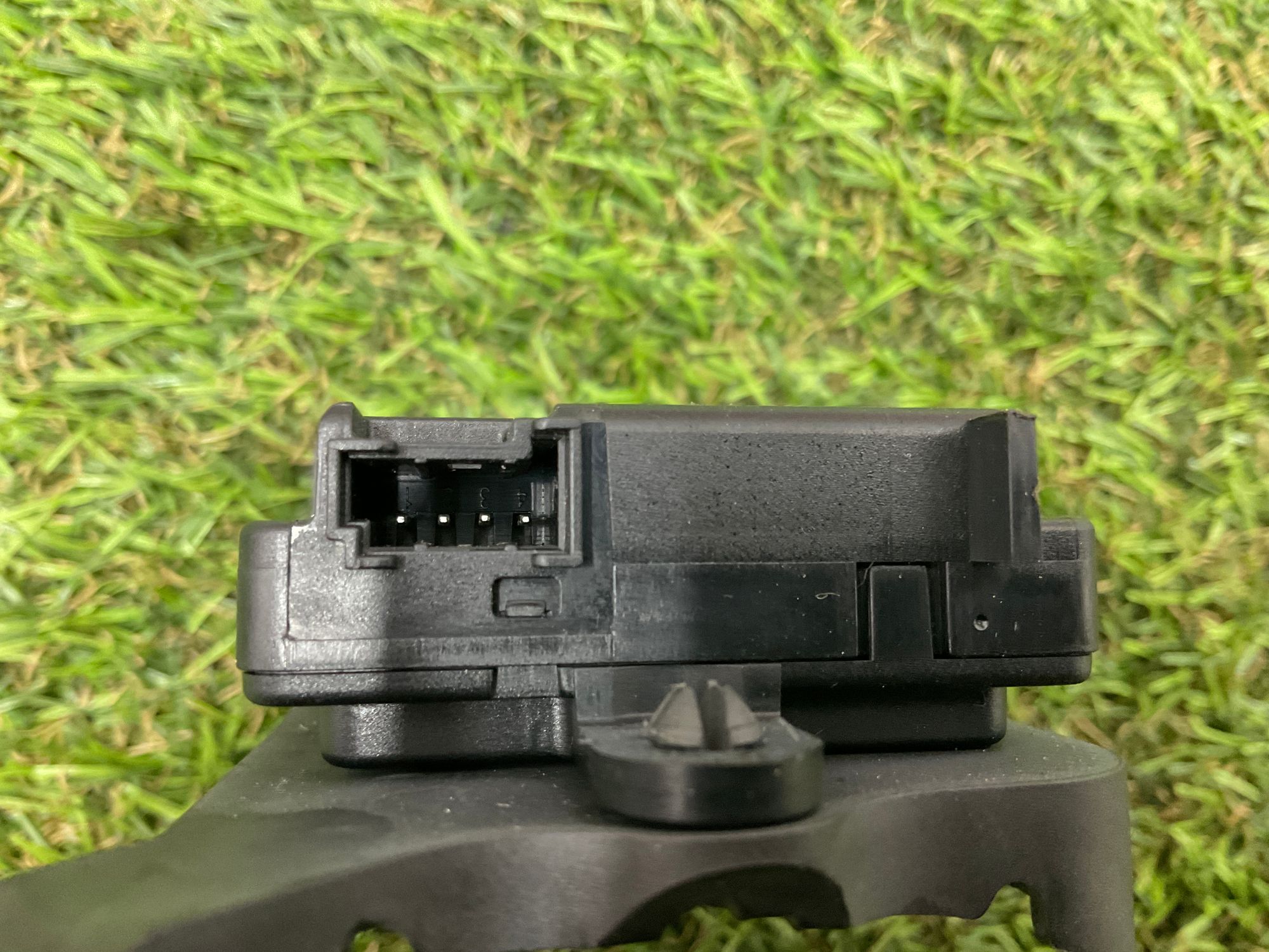 https://gcs.partsauto.market/rn-stockpro.appspot.com/thmbs/userImages/h353NjtZg3VDP19b5HMt7LlpbQ93/part/19e9eb38-1bde-4106-a380-4f1db467372e_1748247892526.jpg