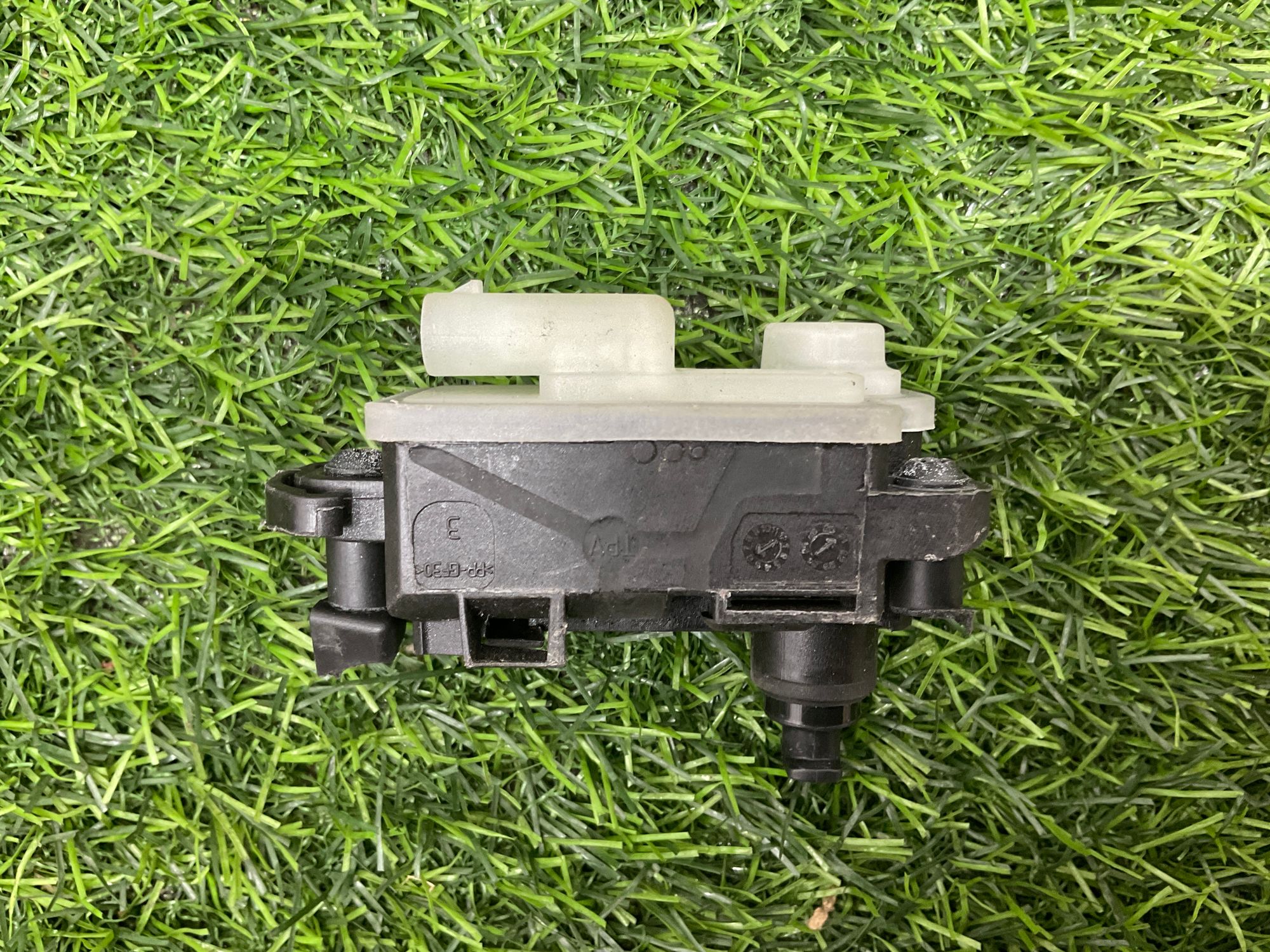 https://gcs.partsauto.market/rn-stockpro.appspot.com/thmbs/userImages/h353NjtZg3VDP19b5HMt7LlpbQ93/part/1bddeb2d-3f11-47de-92ef-c2ae4369cb4a_1735026580917.jpg