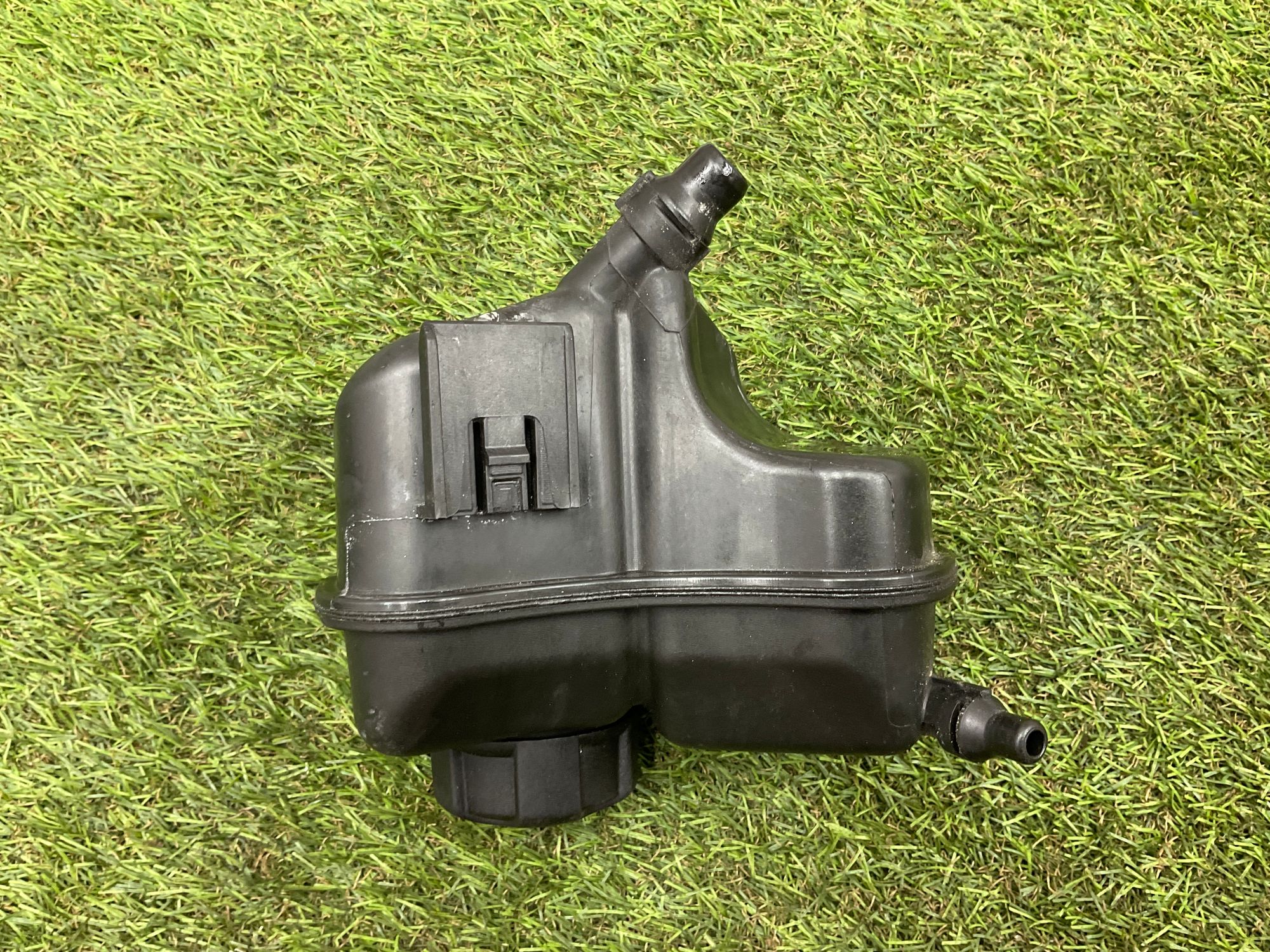 https://gcs.partsauto.market/rn-stockpro.appspot.com/thmbs/userImages/h353NjtZg3VDP19b5HMt7LlpbQ93/part/1feb4845-a42d-4b5d-a758-80e945159a91_1749114957997.jpg