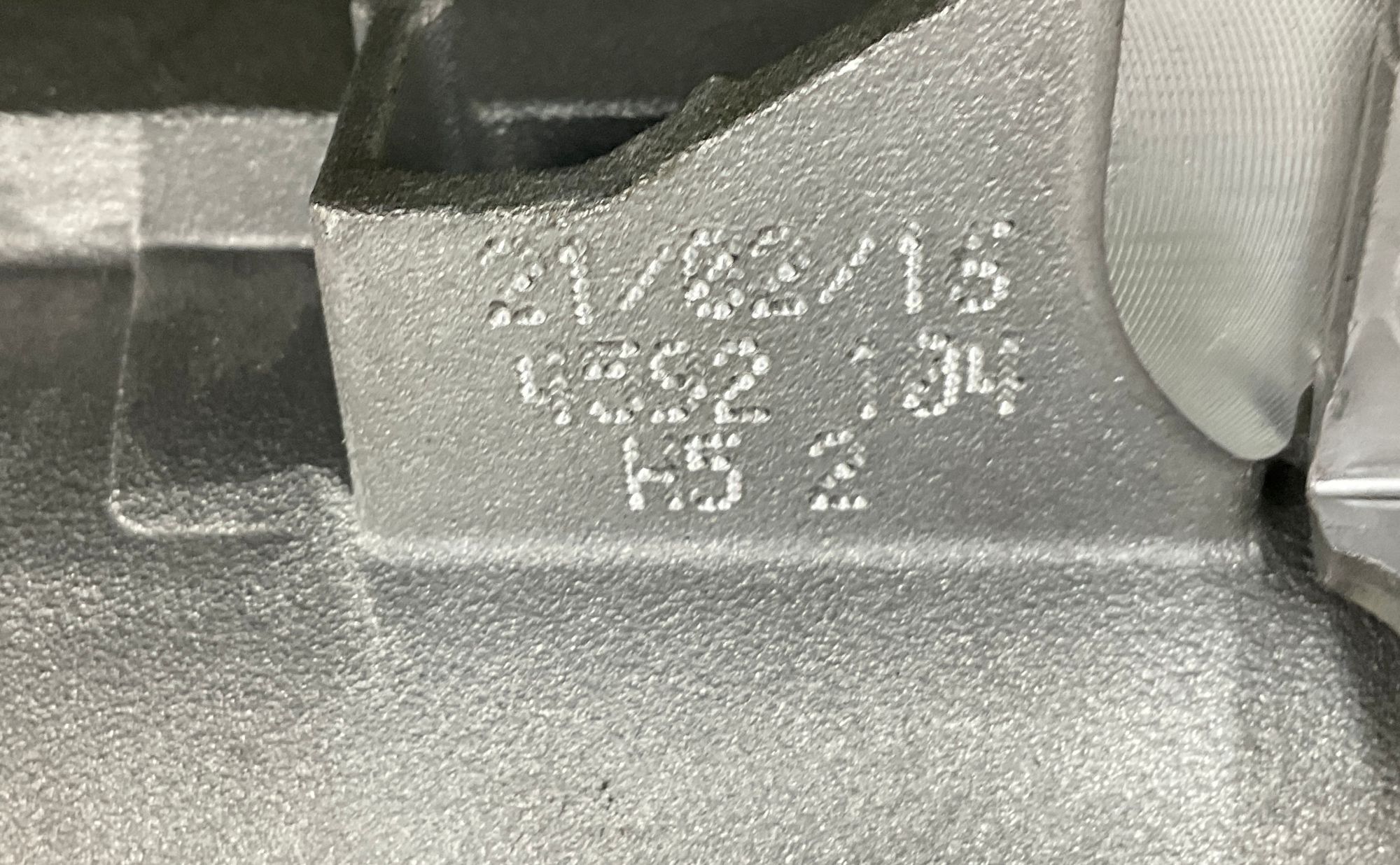 https://gcs.partsauto.market/rn-stockpro.appspot.com/thmbs/userImages/h353NjtZg3VDP19b5HMt7LlpbQ93/part/20323847-bc60-4946-8a65-7beffb3bea8d_1746865882873.jpg