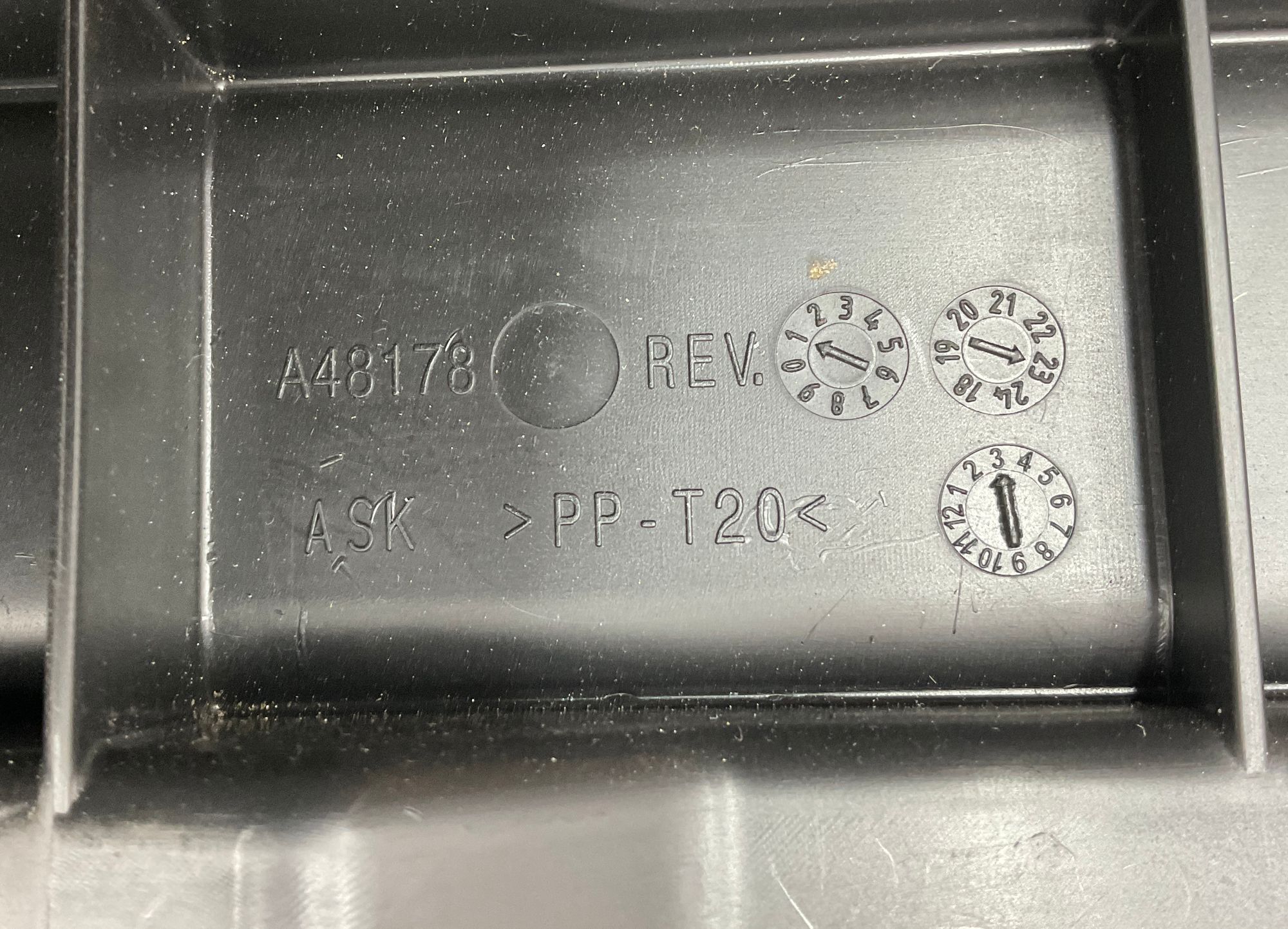 https://gcs.partsauto.market/rn-stockpro.appspot.com/thmbs/userImages/h353NjtZg3VDP19b5HMt7LlpbQ93/part/21e74b23-d951-4f4b-93fd-af4b59f87e8d_1742215111176.jpg