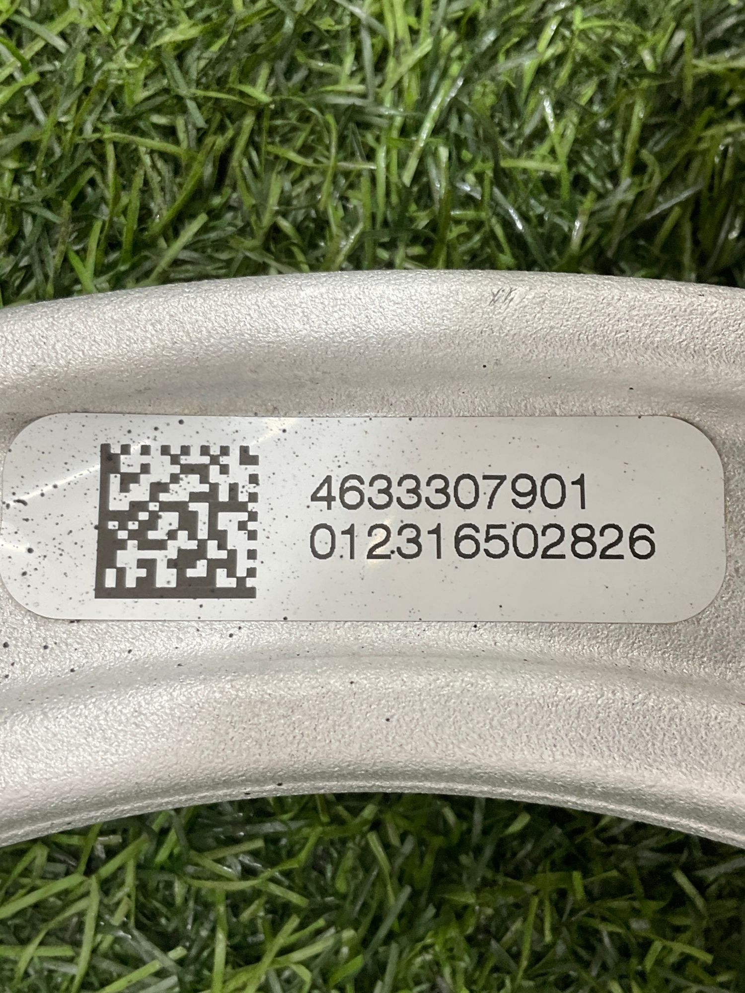https://gcs.partsauto.market/rn-stockpro.appspot.com/thmbs/userImages/h353NjtZg3VDP19b5HMt7LlpbQ93/part/2422f769-f2c3-43ae-bcef-4aa19b1c29b8_1744016979040.jpg