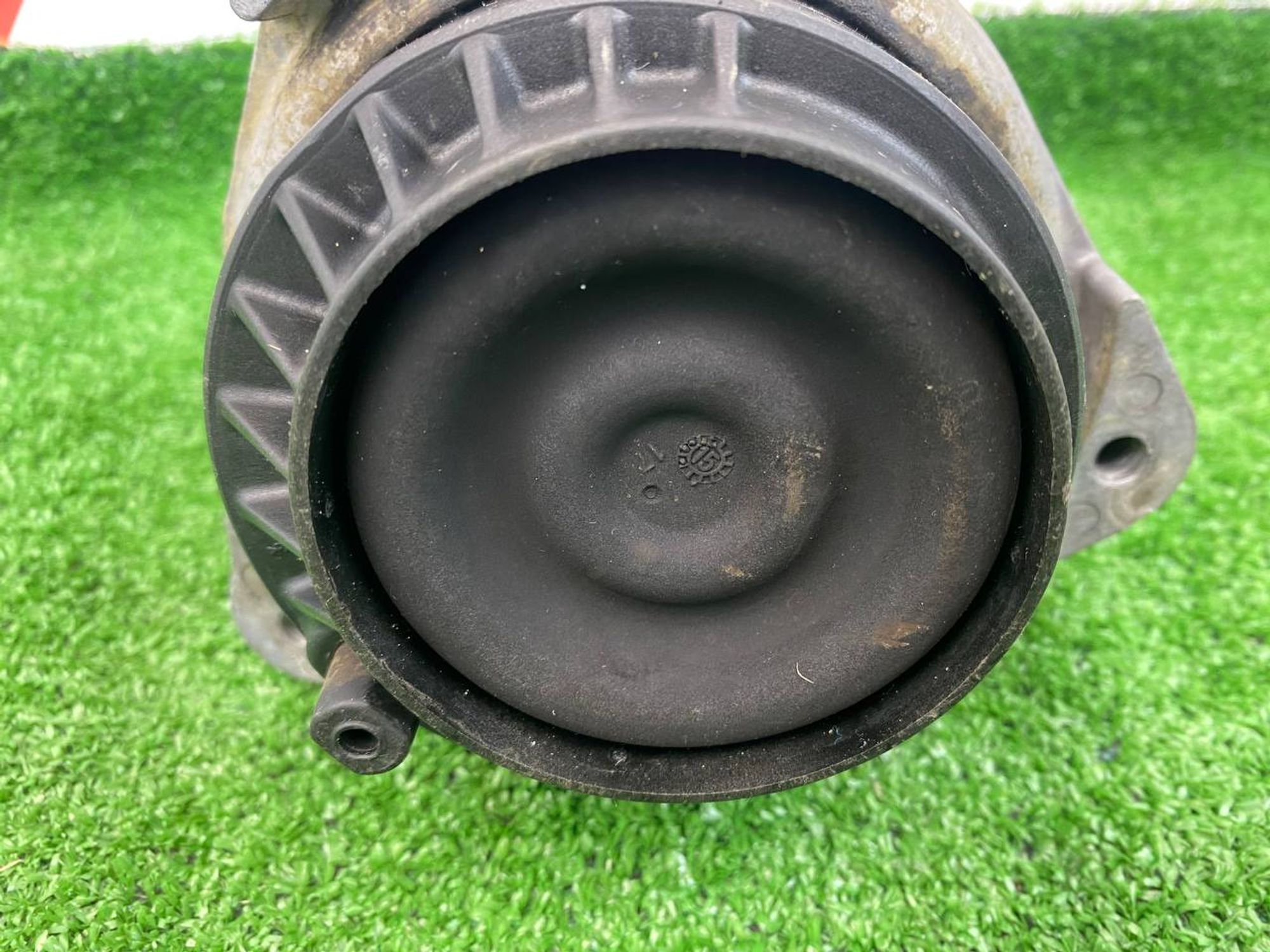 https://gcs.partsauto.market/rn-stockpro.appspot.com/thmbs/userImages/h353NjtZg3VDP19b5HMt7LlpbQ93/part/242567bc-54c9-44cb-8b9e-6bde8d37f1d8_1743247387584.jpg