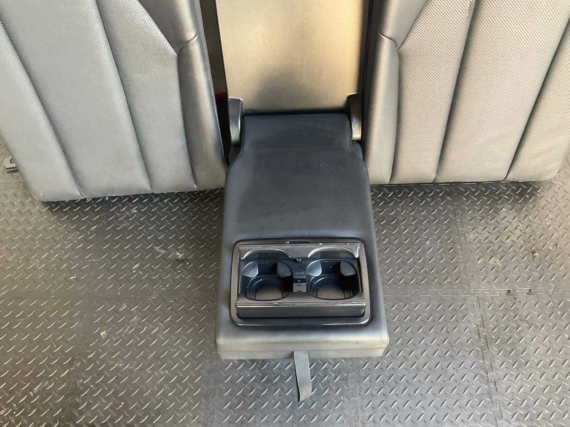 https://gcs.partsauto.market/rn-stockpro.appspot.com/thmbs/userImages/h353NjtZg3VDP19b5HMt7LlpbQ93/part/24519fdd-879b-4a28-808d-9ab7847b08d9_1747901793697.jpg