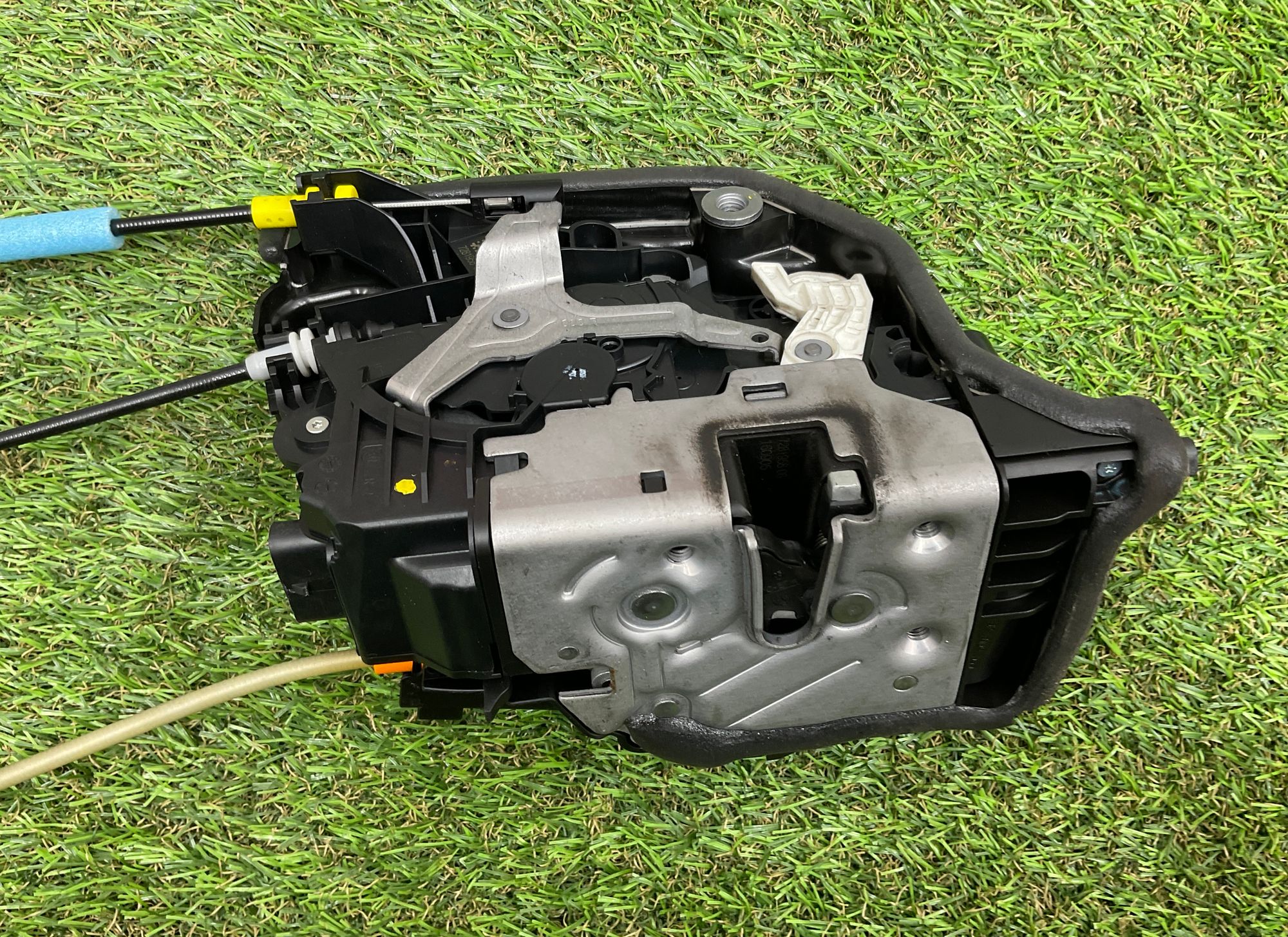 https://gcs.partsauto.market/rn-stockpro.appspot.com/thmbs/userImages/h353NjtZg3VDP19b5HMt7LlpbQ93/part/26740466-186e-44bf-bd04-ac6522fc4d49_1747057625287.jpg