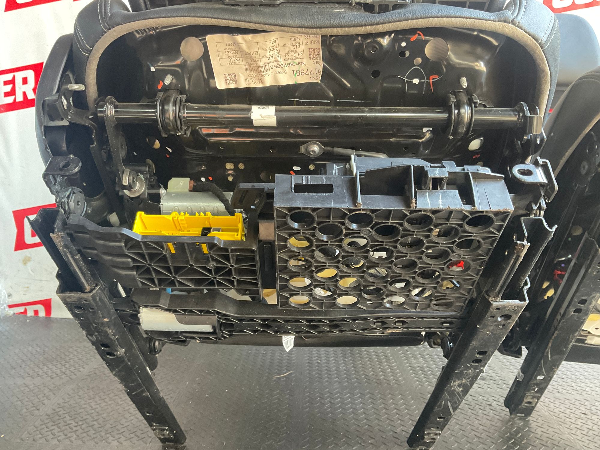 https://gcs.partsauto.market/rn-stockpro.appspot.com/thmbs/userImages/h353NjtZg3VDP19b5HMt7LlpbQ93/part/2bc85232-3071-4447-8130-9e7912a4c6d8_1747900948902.jpg