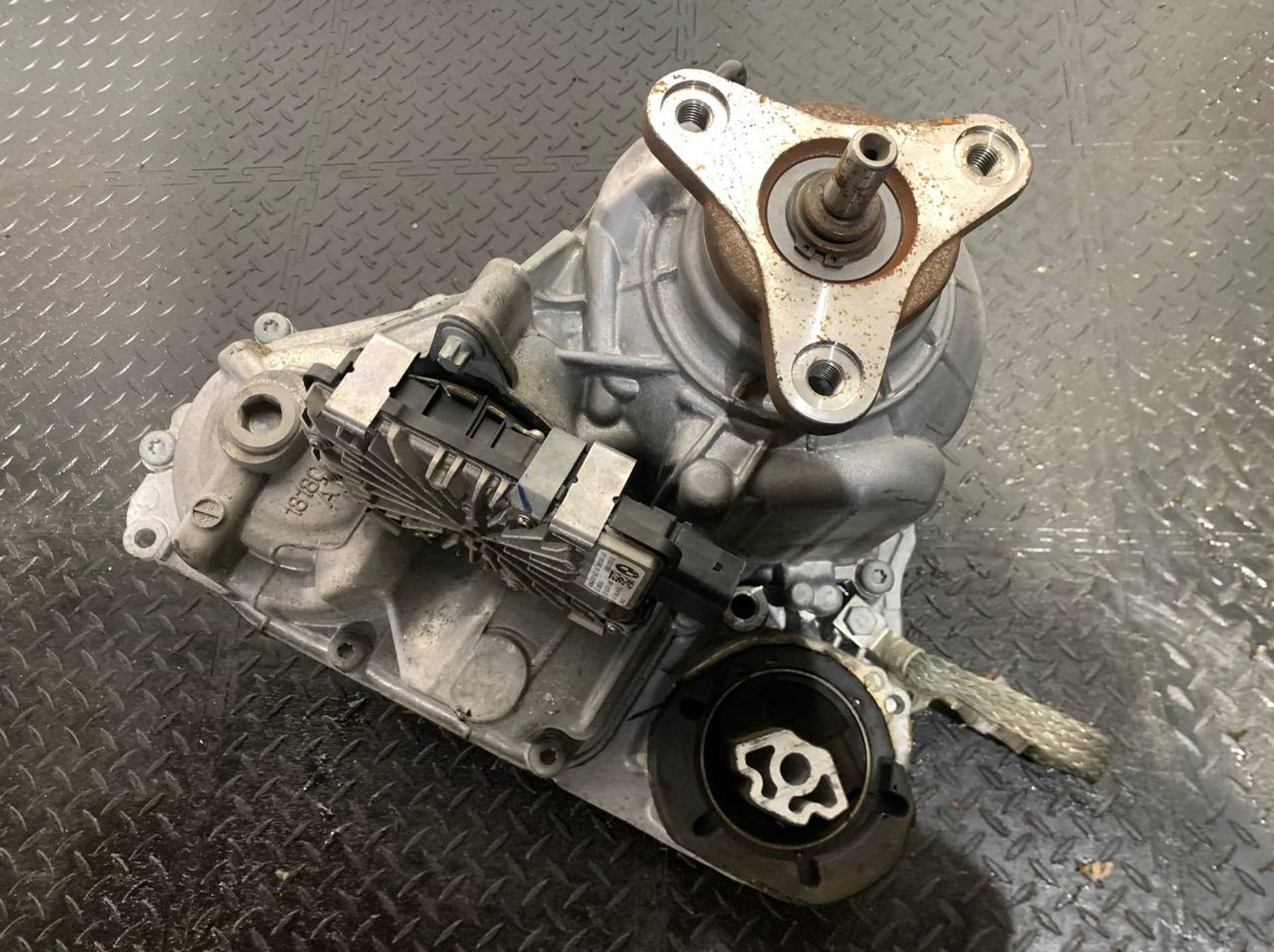 https://gcs.partsauto.market/rn-stockpro.appspot.com/thmbs/userImages/h353NjtZg3VDP19b5HMt7LlpbQ93/part/2debcaa3-ac1b-4c37-abb4-0138995f3f4c_1733383539058.jpg