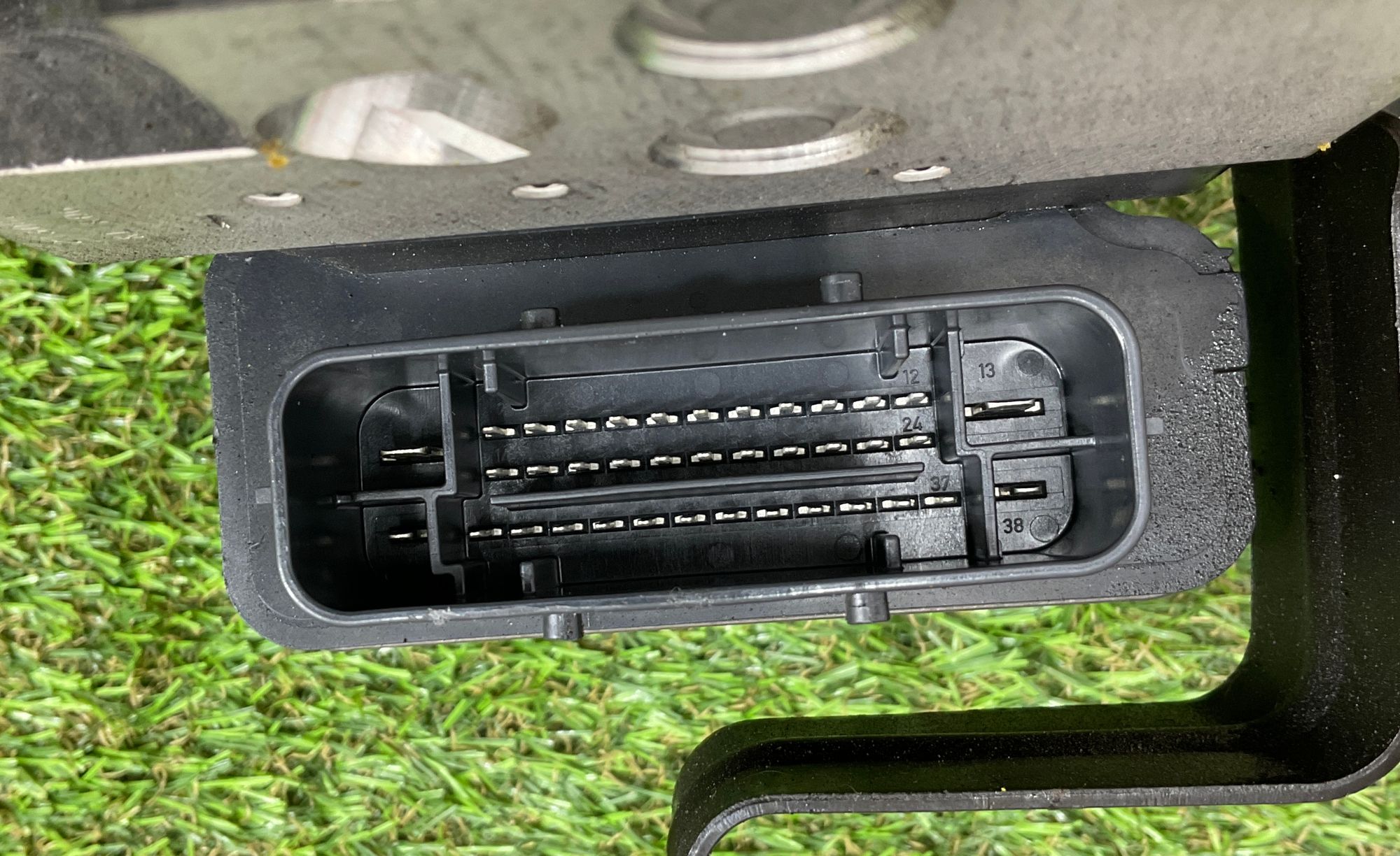 https://gcs.partsauto.market/rn-stockpro.appspot.com/thmbs/userImages/h353NjtZg3VDP19b5HMt7LlpbQ93/part/3293bf30-9959-4417-9a2e-3b6196e6ccb0_1746862753580.jpg