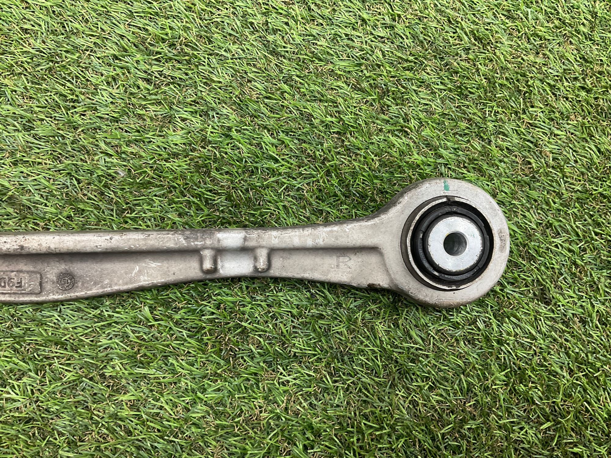 https://gcs.partsauto.market/rn-stockpro.appspot.com/thmbs/userImages/h353NjtZg3VDP19b5HMt7LlpbQ93/part/455fc1cf-048e-4a54-8670-739030600890_1748272565400.jpg