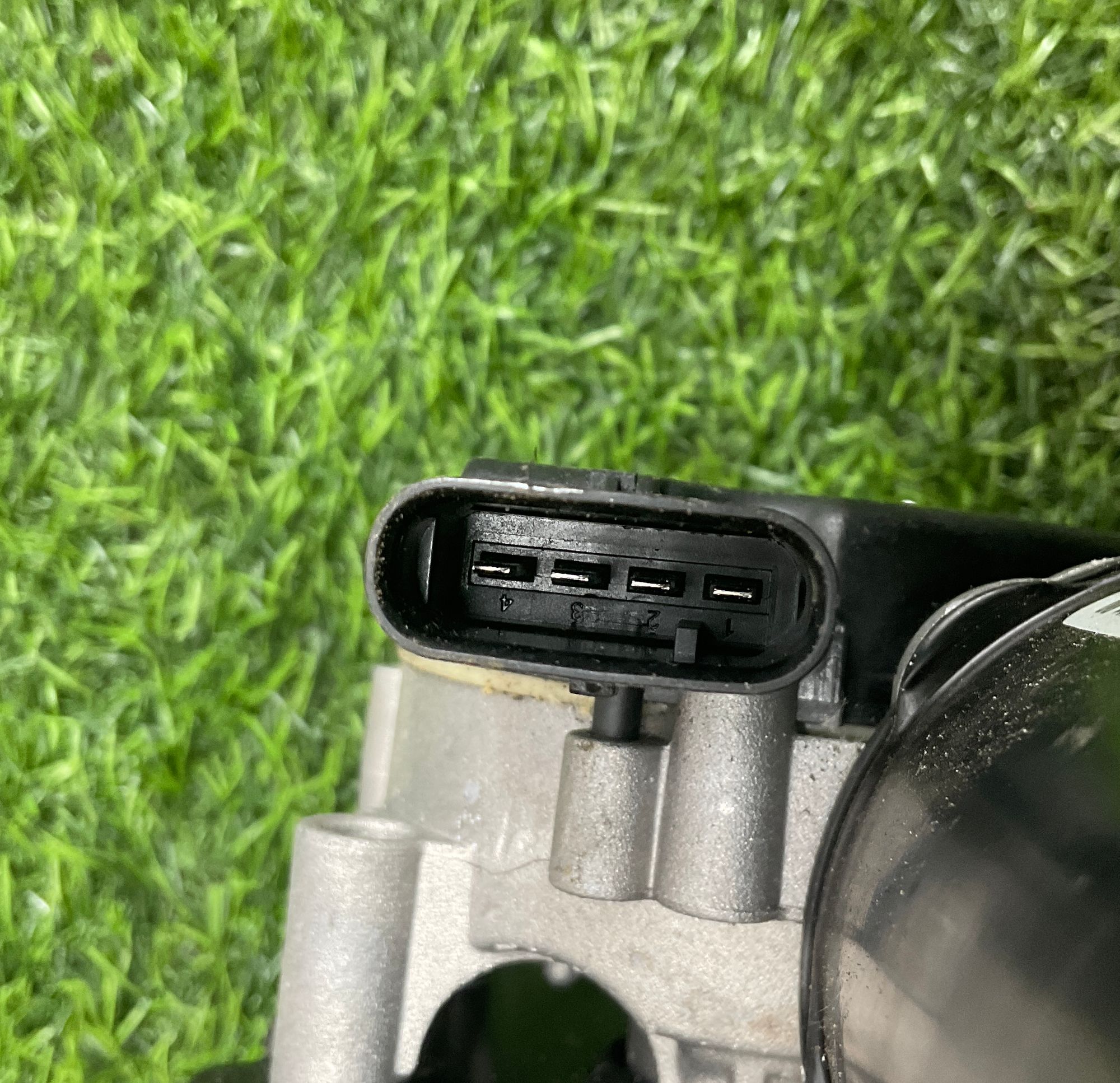 https://gcs.partsauto.market/rn-stockpro.appspot.com/thmbs/userImages/h353NjtZg3VDP19b5HMt7LlpbQ93/part/47497665-3166-40cb-9807-c6f6347b1bba_1742826947259.jpg