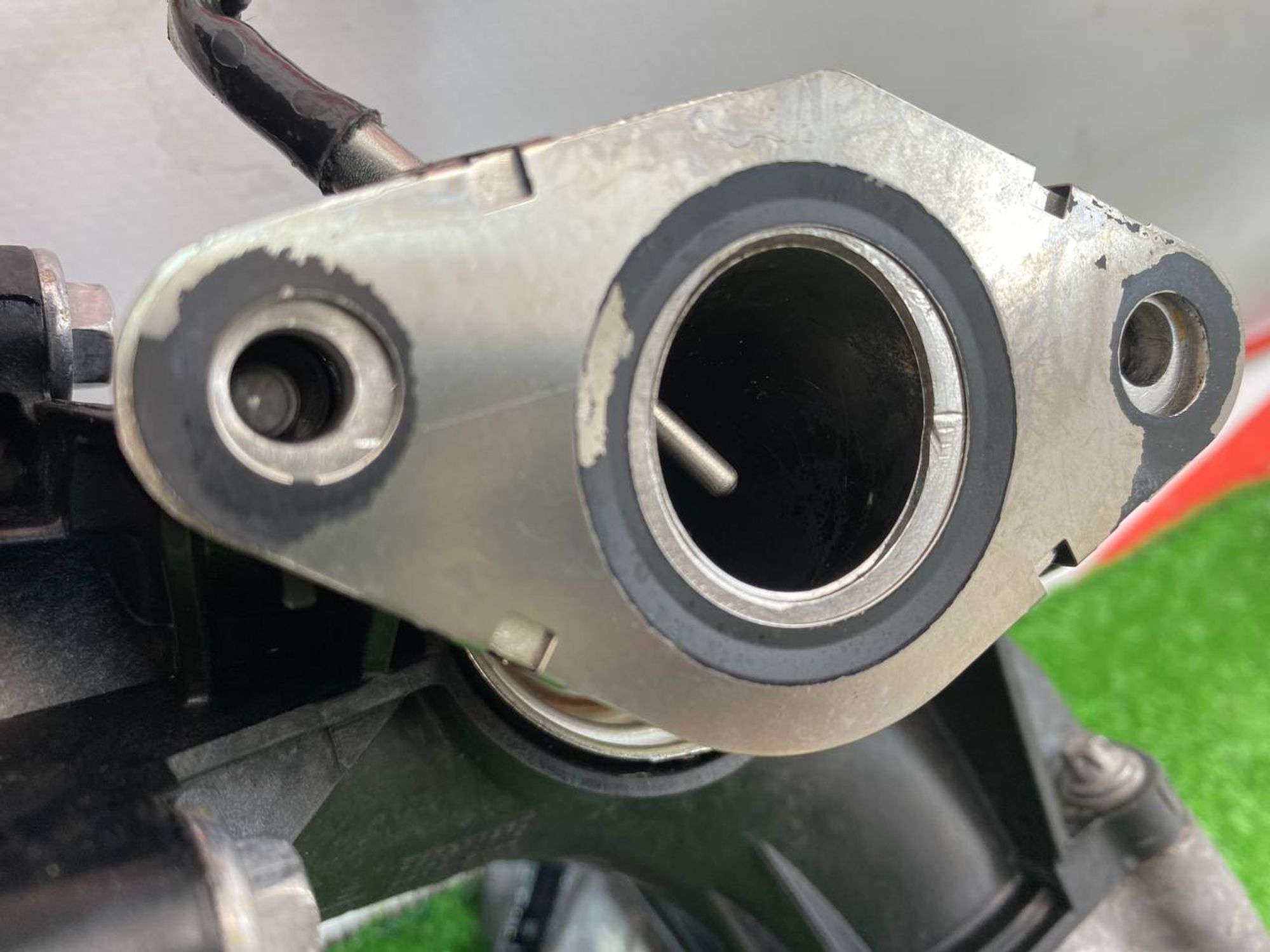 https://gcs.partsauto.market/rn-stockpro.appspot.com/thmbs/userImages/h353NjtZg3VDP19b5HMt7LlpbQ93/part/47573387-449a-4f7a-a765-aaed06b6e5bf_1748682493308.jpg
