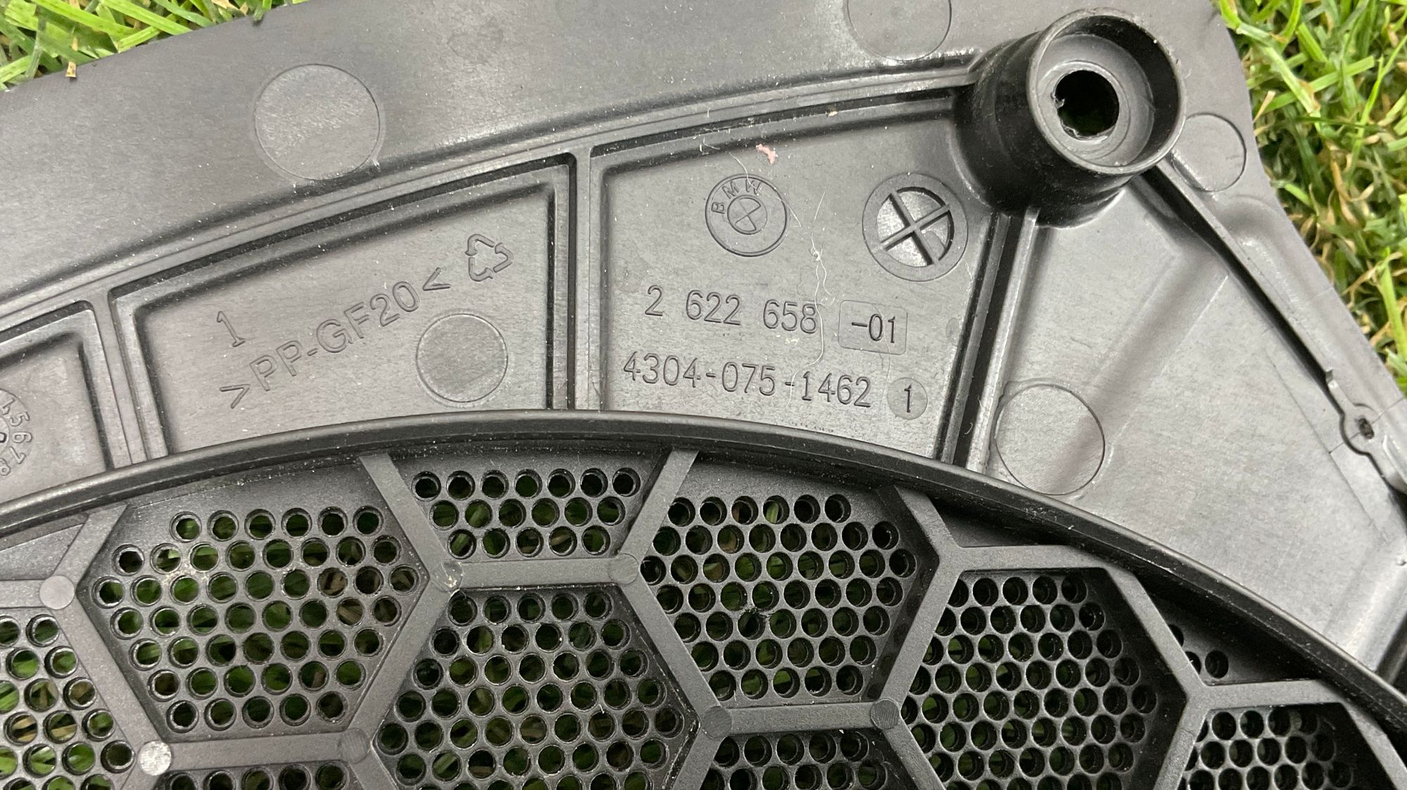 https://gcs.partsauto.market/rn-stockpro.appspot.com/thmbs/userImages/h353NjtZg3VDP19b5HMt7LlpbQ93/part/586fba75-b4be-4fd5-bbaf-2250042b8e11_1748442133368.jpg