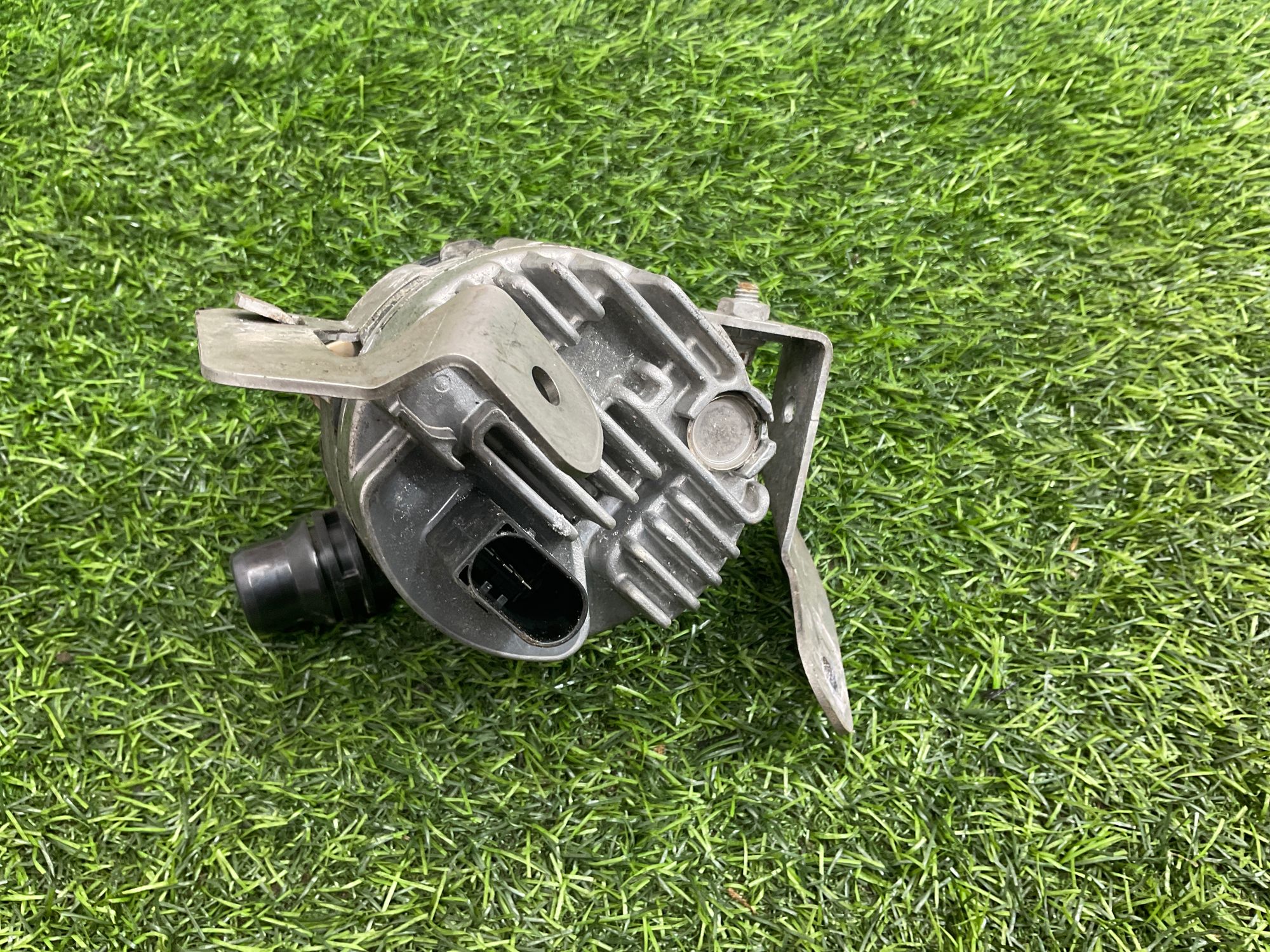 https://gcs.partsauto.market/rn-stockpro.appspot.com/thmbs/userImages/h353NjtZg3VDP19b5HMt7LlpbQ93/part/5952019a-c8c2-4889-b025-665d5f14598a_1742827020837.jpg
