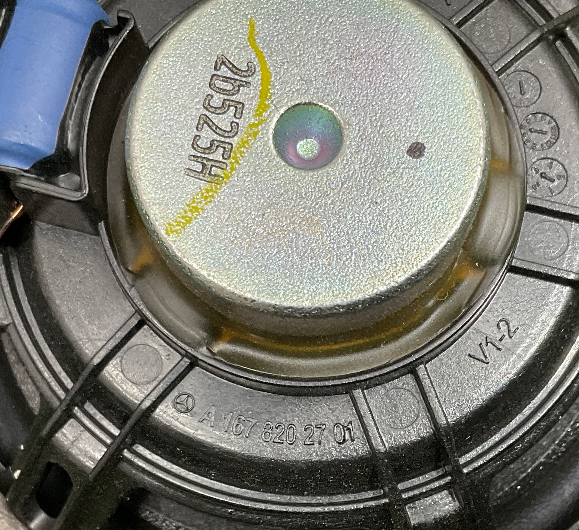 https://gcs.partsauto.market/rn-stockpro.appspot.com/thmbs/userImages/h353NjtZg3VDP19b5HMt7LlpbQ93/part/62bec38e-ddfe-4e8d-8f73-9a1bbde80def_1736868314612.jpg