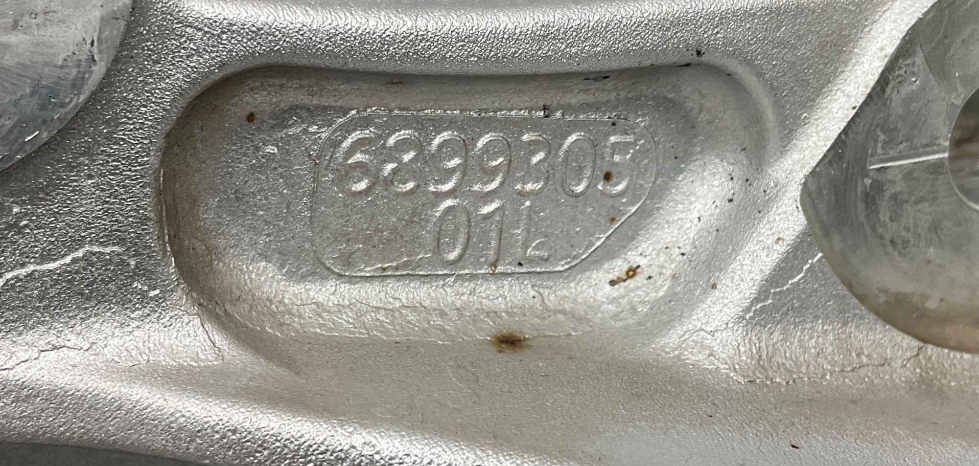 https://gcs.partsauto.market/rn-stockpro.appspot.com/thmbs/userImages/h353NjtZg3VDP19b5HMt7LlpbQ93/part/6b14ee37-9af0-477a-8b6a-bdbdb6f011be_1748594959200.jpg