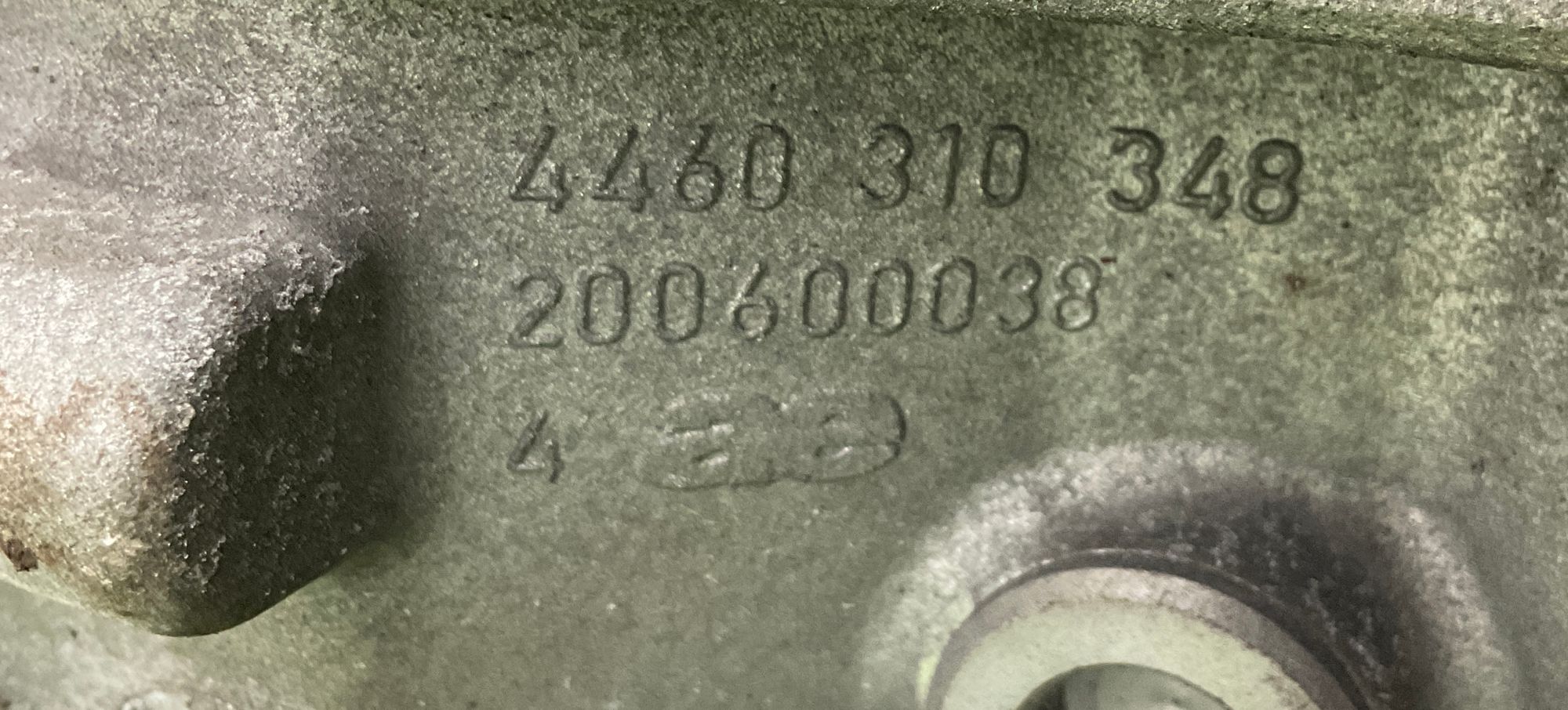 https://gcs.partsauto.market/rn-stockpro.appspot.com/thmbs/userImages/h353NjtZg3VDP19b5HMt7LlpbQ93/part/7376e479-b013-4b3c-817d-d1ced972d5f0_1748251826519.jpg