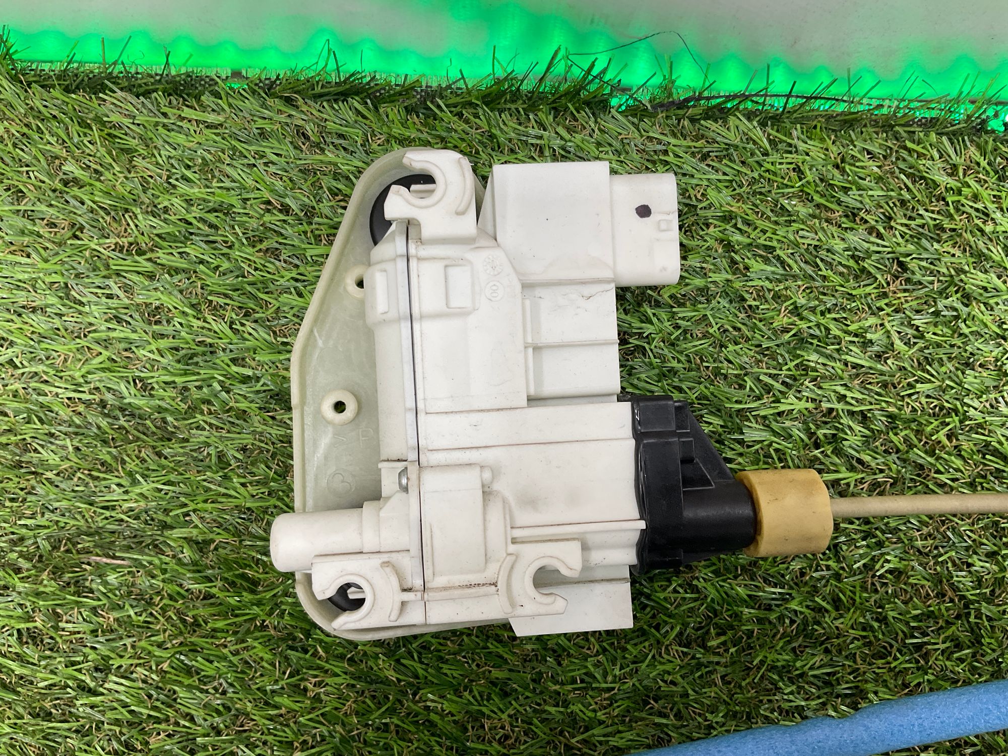 https://gcs.partsauto.market/rn-stockpro.appspot.com/thmbs/userImages/h353NjtZg3VDP19b5HMt7LlpbQ93/part/7b95a465-5241-47a1-ab41-b1ffa0c3f176_1747129318958.jpg