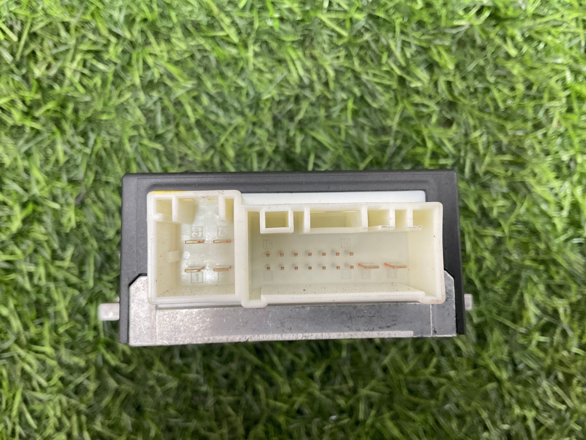 https://gcs.partsauto.market/rn-stockpro.appspot.com/thmbs/userImages/h353NjtZg3VDP19b5HMt7LlpbQ93/part/7cad0fe4-8450-442b-8d9c-0d9729ec6e28_1746001952202.jpg