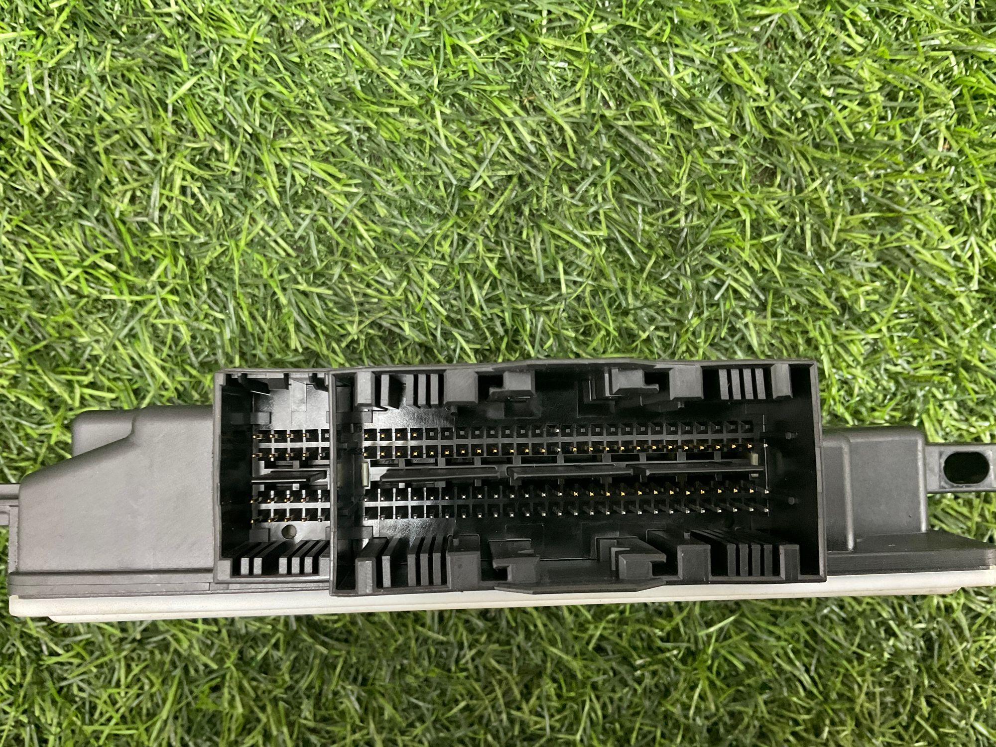 https://gcs.partsauto.market/rn-stockpro.appspot.com/thmbs/userImages/h353NjtZg3VDP19b5HMt7LlpbQ93/part/8ba4e3ac-a006-43e3-a81d-01cb786ecab0_1746002102219.jpg