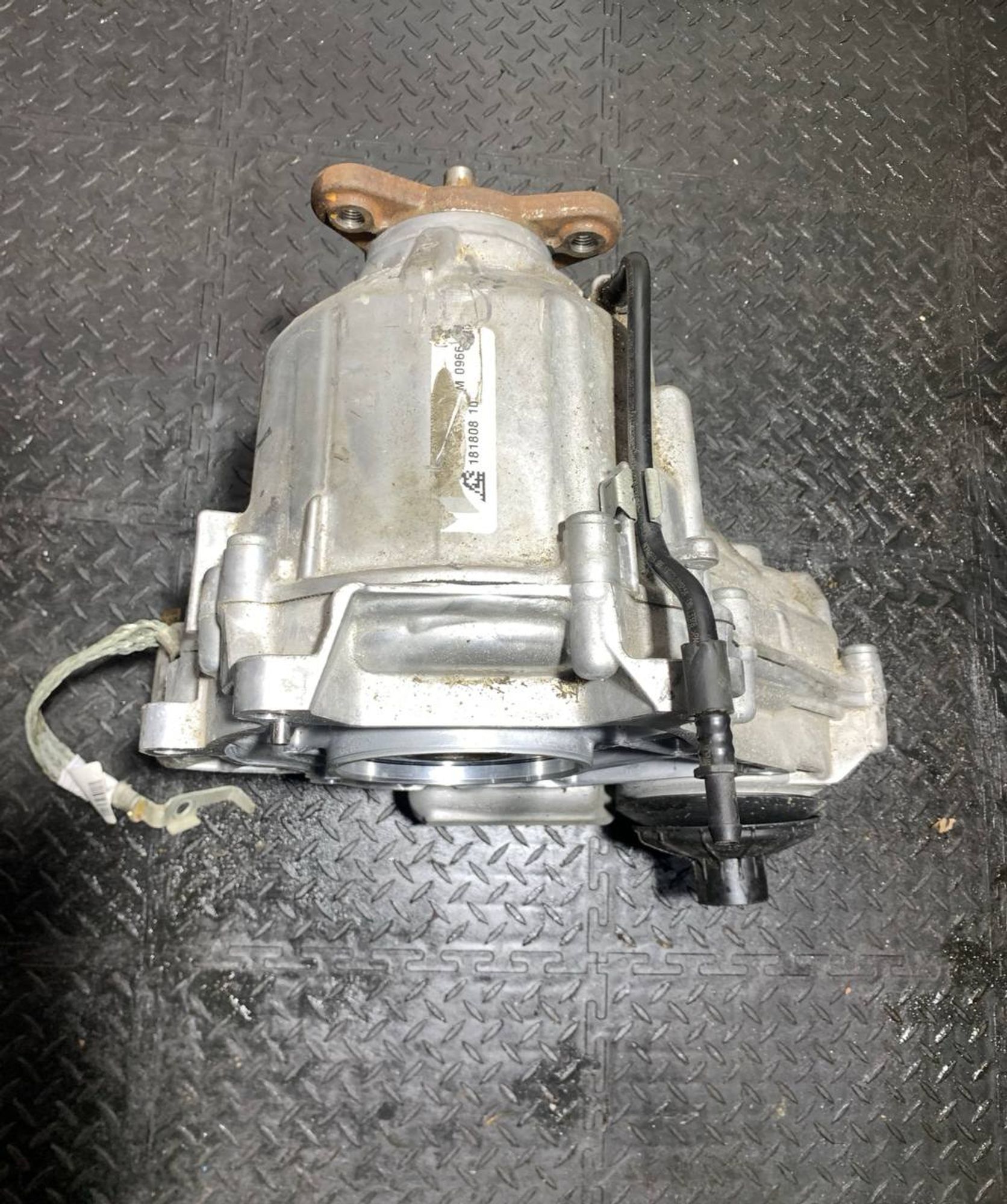 https://gcs.partsauto.market/rn-stockpro.appspot.com/thmbs/userImages/h353NjtZg3VDP19b5HMt7LlpbQ93/part/aa1125fd-12bd-4ce3-be50-1809e5fa4069_1733383538625.jpg