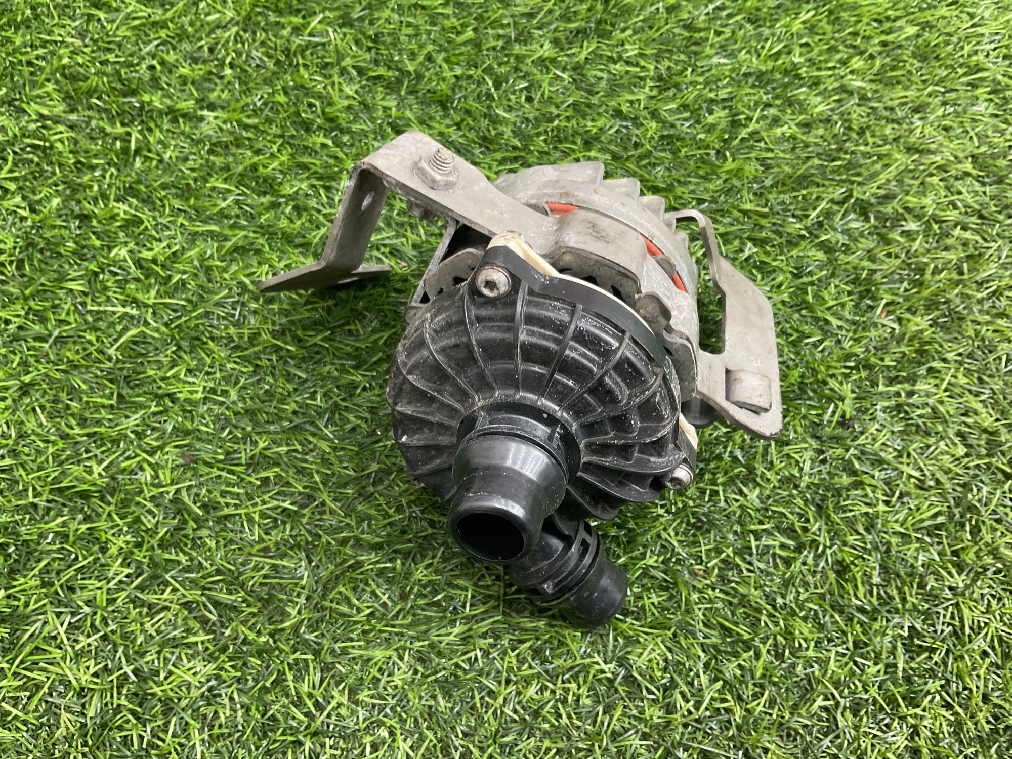 https://gcs.partsauto.market/rn-stockpro.appspot.com/thmbs/userImages/h353NjtZg3VDP19b5HMt7LlpbQ93/part/c90accd6-b949-4ce2-bc78-0f9f934bb353_1742827020284.jpg