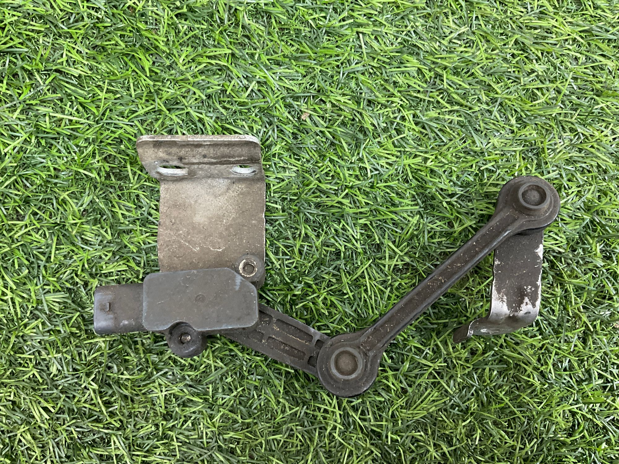 https://gcs.partsauto.market/rn-stockpro.appspot.com/thmbs/userImages/h353NjtZg3VDP19b5HMt7LlpbQ93/part/d006dae9-4021-4342-a290-50d6ae2db3b3_1743412506604.jpg