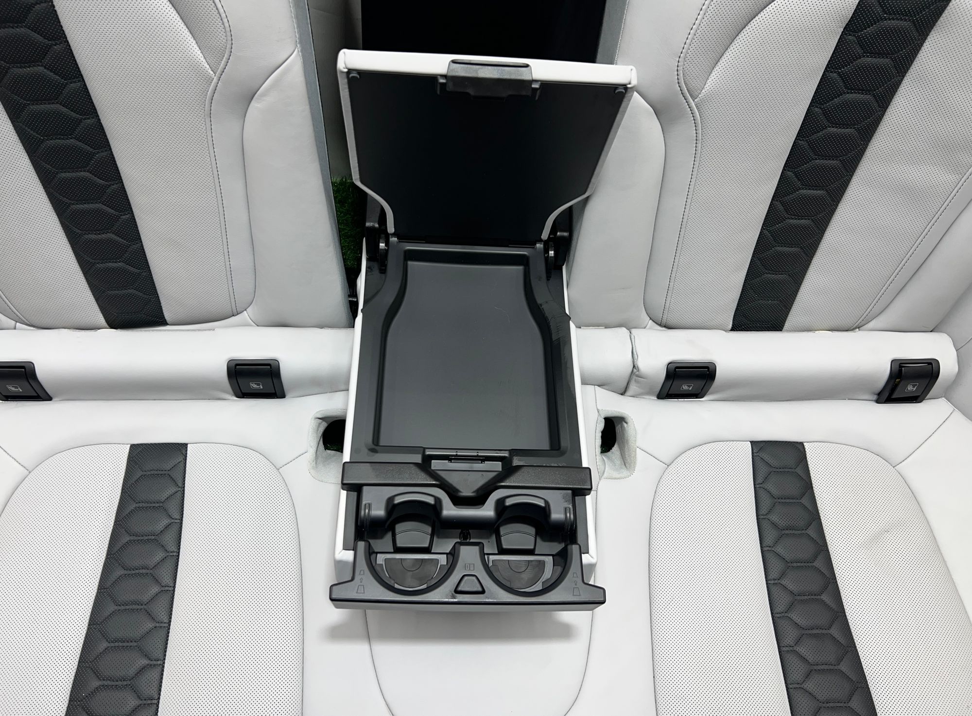 https://gcs.partsauto.market/rn-stockpro.appspot.com/thmbs/userImages/h353NjtZg3VDP19b5HMt7LlpbQ93/part/d9a361cd-6c04-4466-94a8-396c6c8afd80_1734004274524.jpg